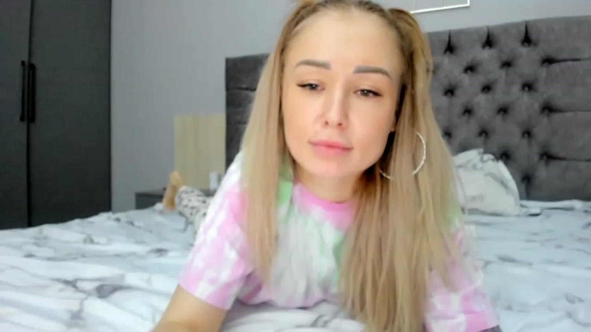 Gallery image thumbnail from AAA_Yas's myfreecams stream on, 12/18/2022, 01:04 image 15 of 20