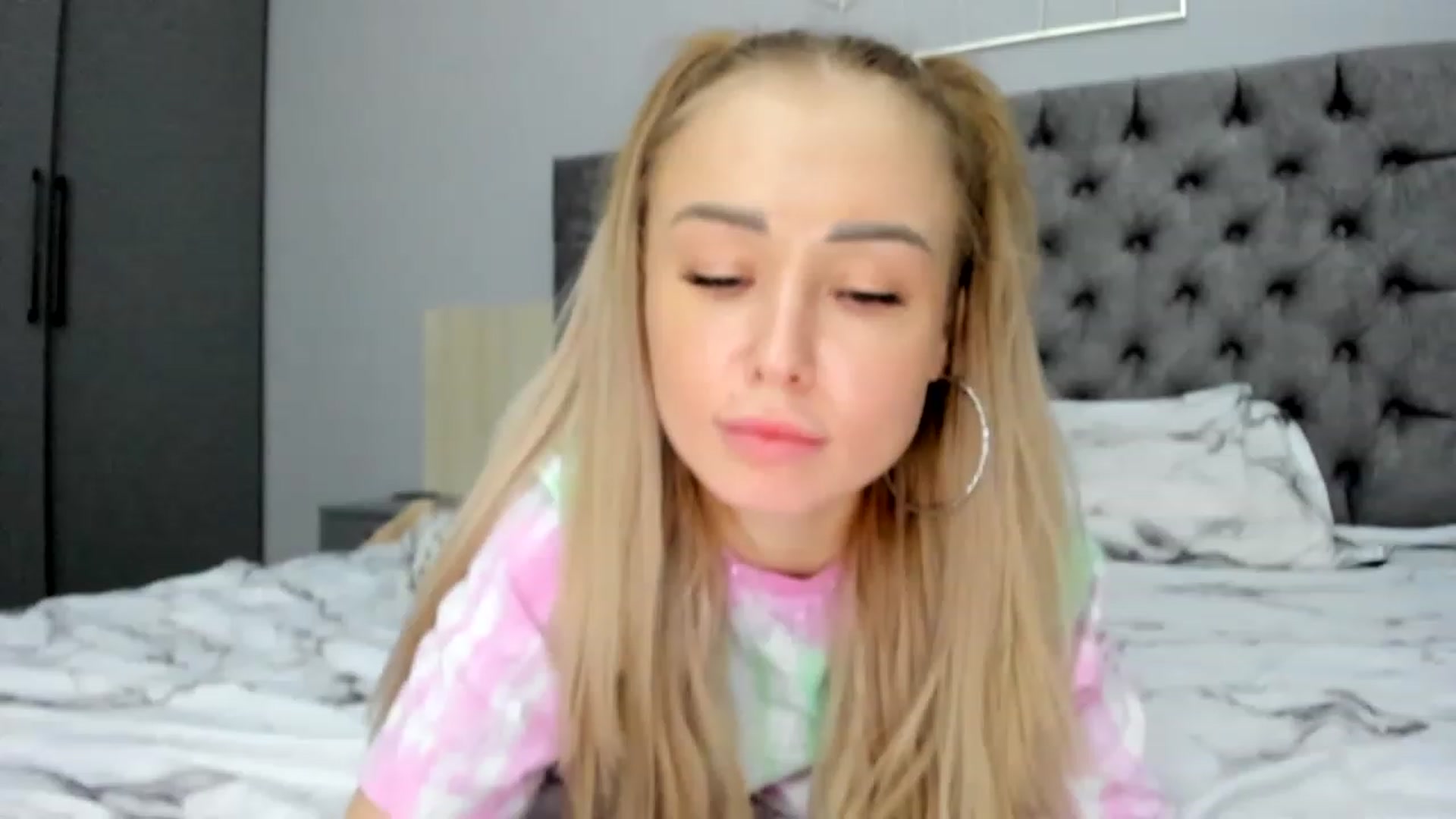 Gallery image thumbnail from AAA_Yas's myfreecams stream on, 12/18/2022, 01:04 image 2 of 20
