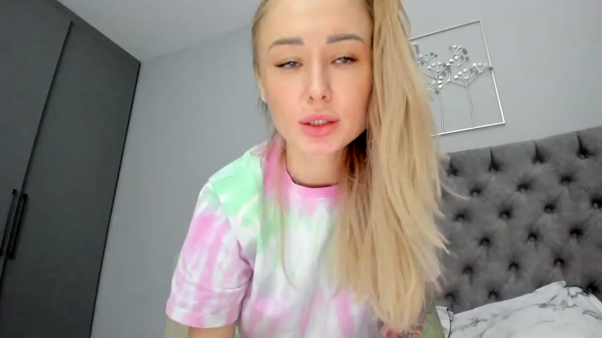 Gallery image thumbnail from AAA_Yas's myfreecams stream on, 12/18/2022, 01:04 image 12 of 20