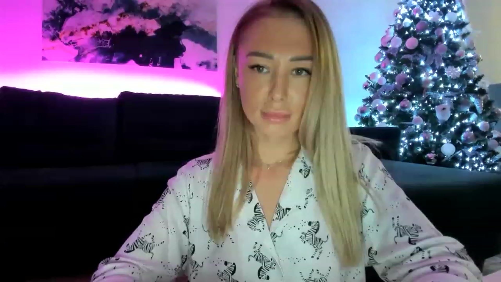 Gallery image thumbnail from AAA_Yas's myfreecams stream on, 12/21/2022, 23:00 image 12 of 20