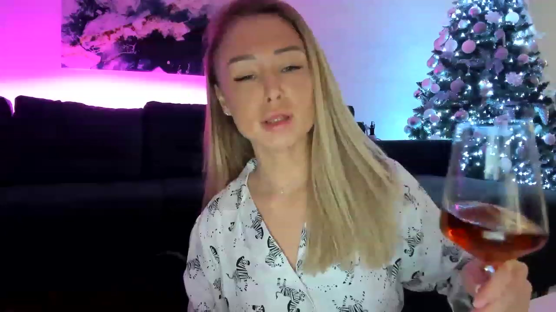 Gallery image thumbnail from AAA_Yas's myfreecams stream on, 12/21/2022, 23:00 image 5 of 20