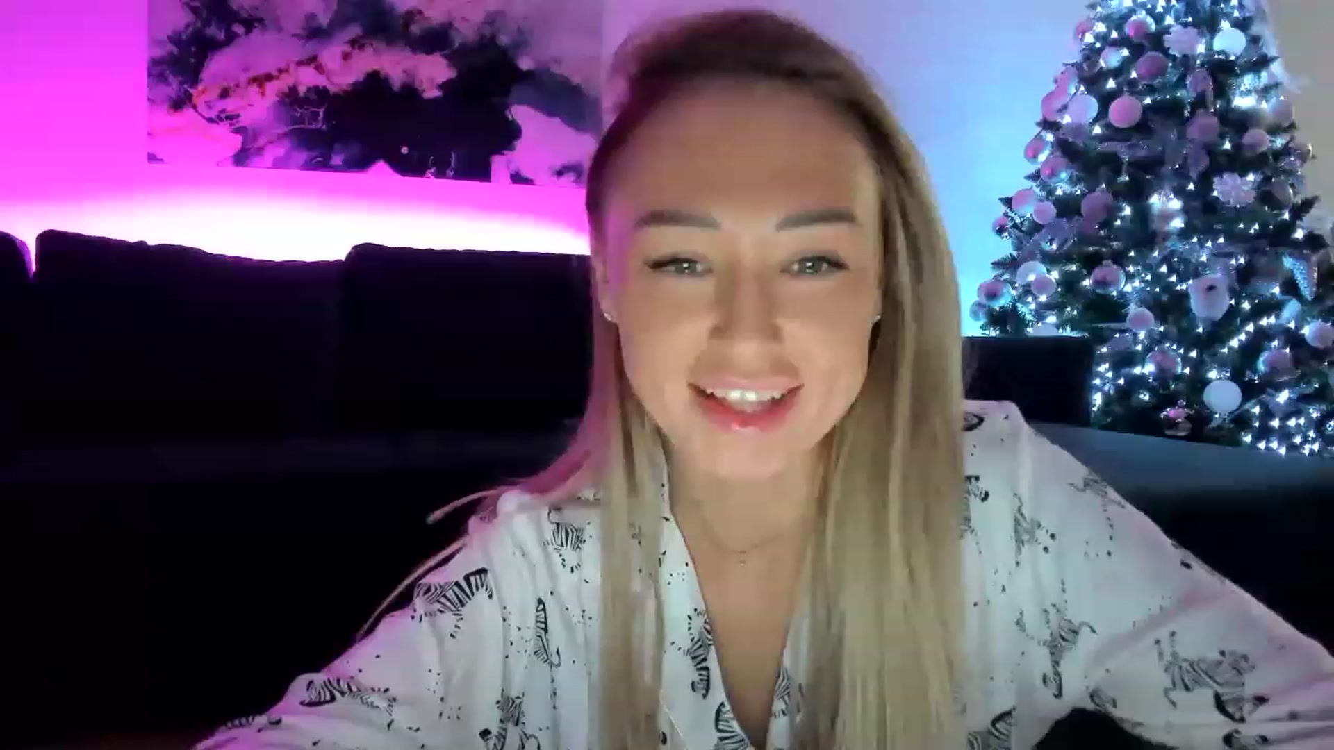 Gallery image thumbnail from AAA_Yas's myfreecams stream on, 12/21/2022, 23:00 image 6 of 20