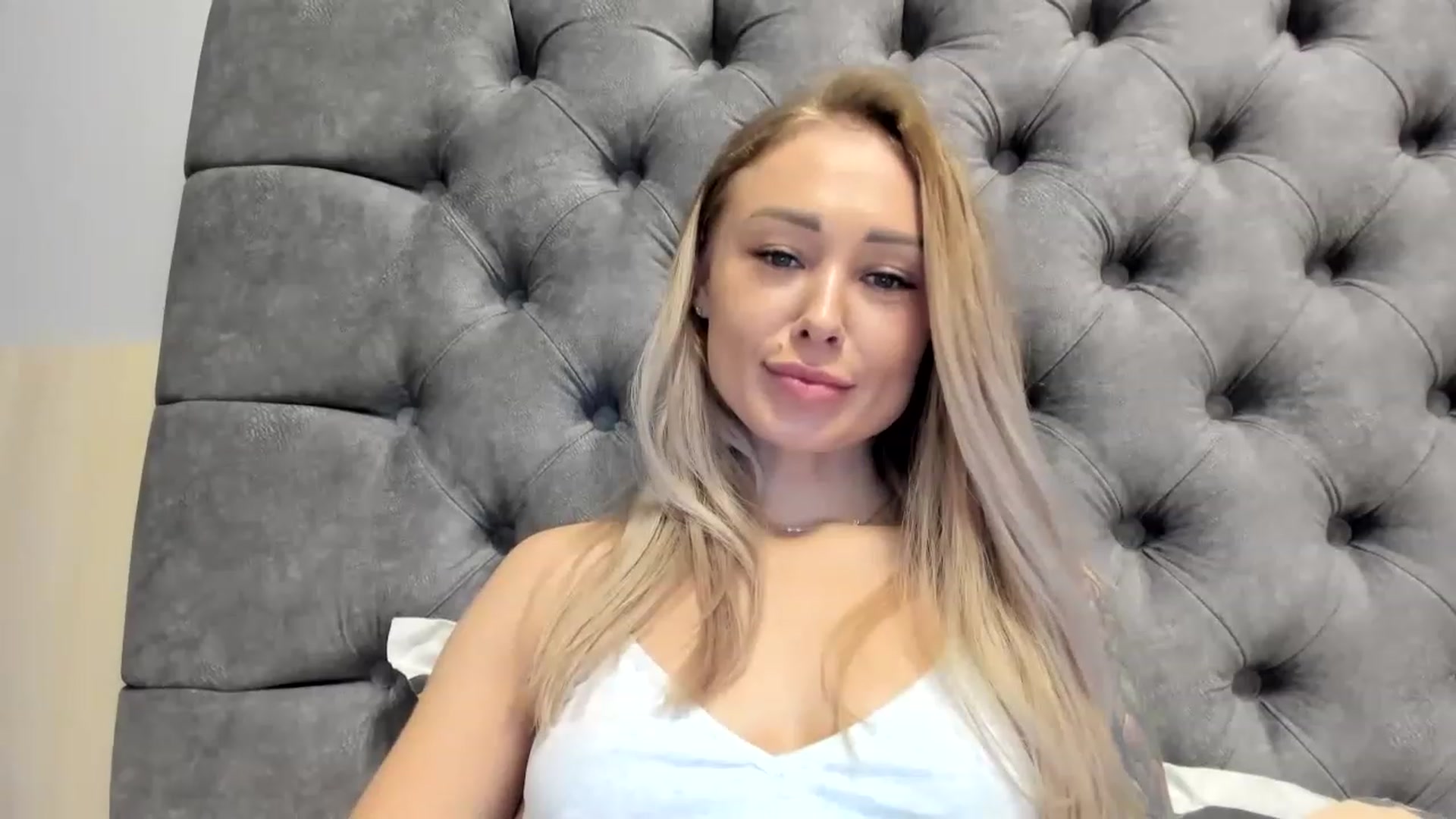 Gallery image thumbnail from AAA_Yas's myfreecams stream on, 01/03/2023, 23:45 image 4 of 20