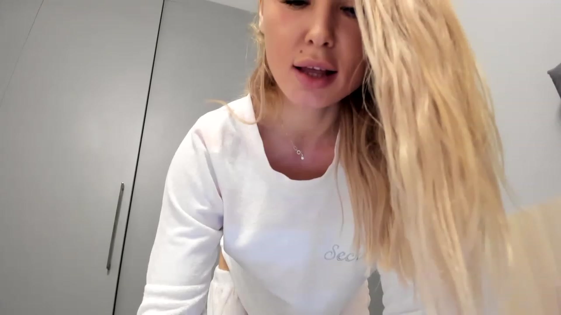 Gallery image thumbnail from AAA_Yas's myfreecams stream on, 01/09/2023, 22:46 image 4 of 20