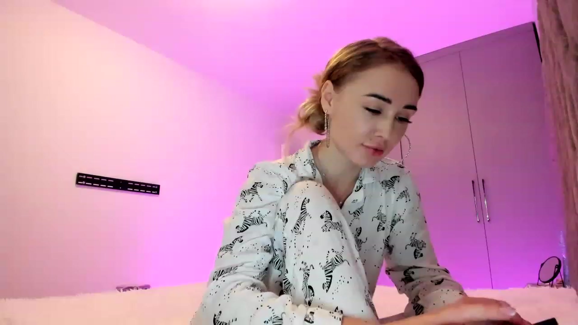 Gallery image thumbnail from AAA_Yas's myfreecams stream on, 01/18/2023, 21:20 image 2 of 20