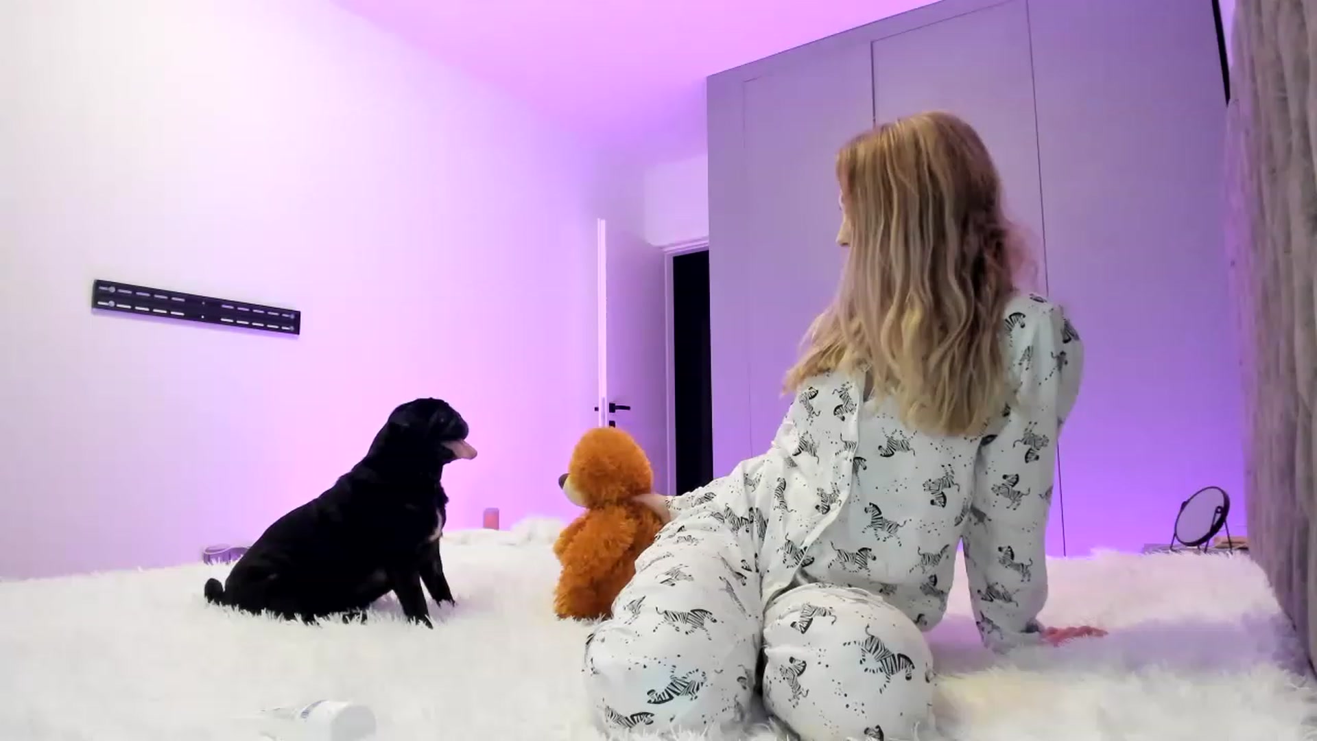 Gallery image thumbnail from AAA_Yas's myfreecams stream on, 01/19/2023, 24:03 image 2 of 20