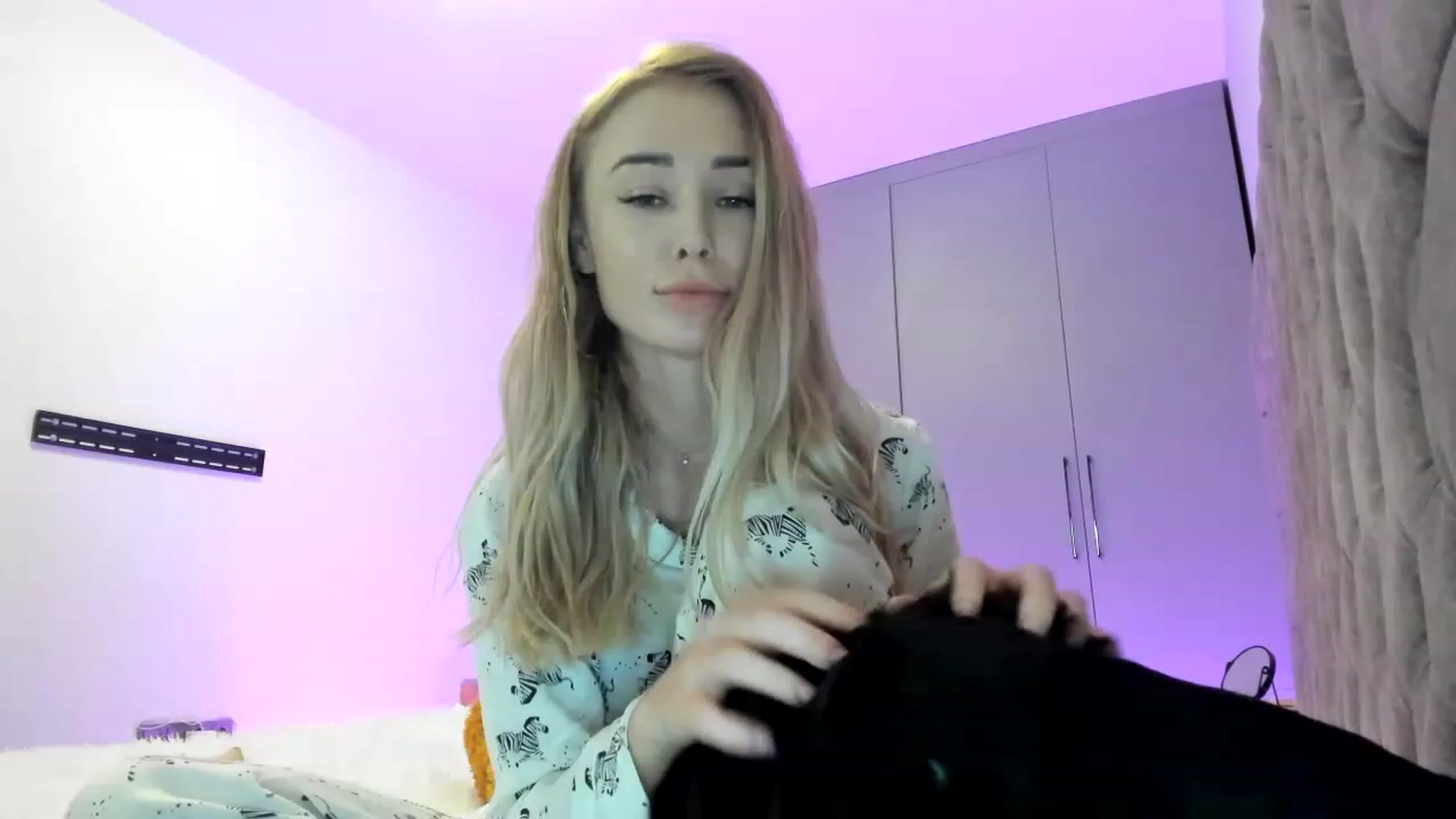 Gallery image thumbnail from AAA_Yas's myfreecams stream on, 01/19/2023, 24:03 image 6 of 20
