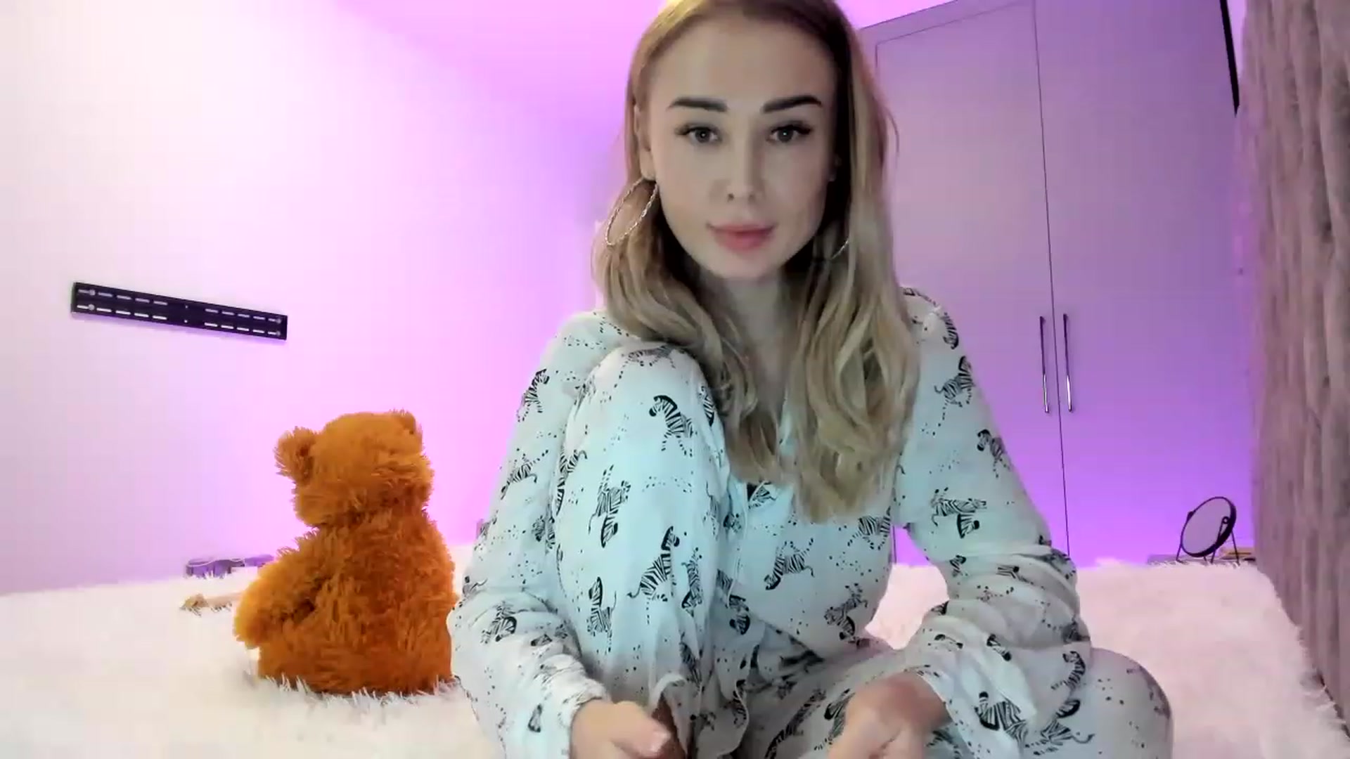 Gallery image thumbnail from AAA_Yas's myfreecams stream on, 01/19/2023, 24:03 image 3 of 20