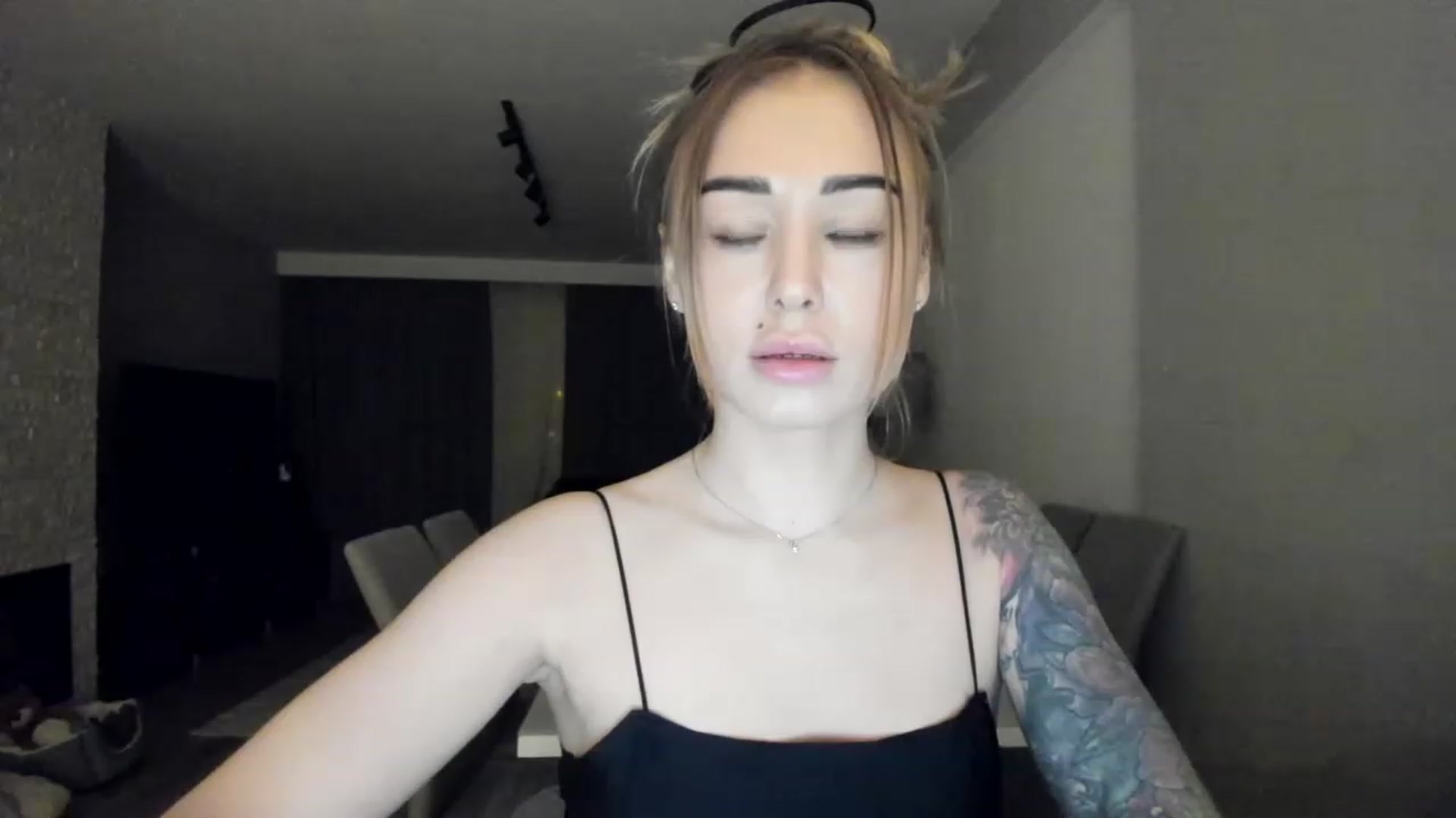 Gallery image thumbnail from AAA_Yas's myfreecams stream on, 03/02/2023, 20:07 image 14 of 20
