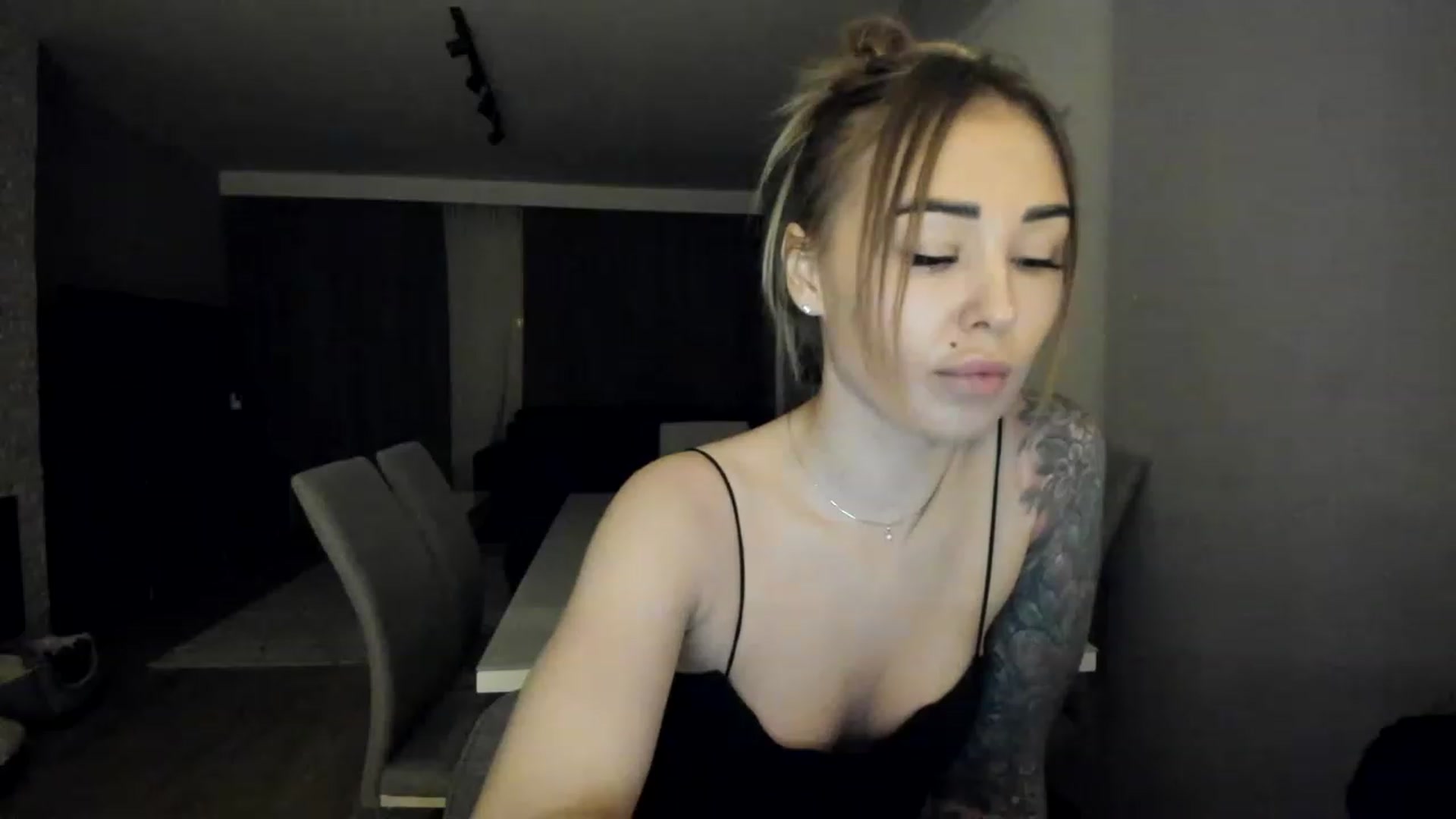 Gallery image thumbnail from AAA_Yas's myfreecams stream on, 03/02/2023, 21:40 image 7 of 20