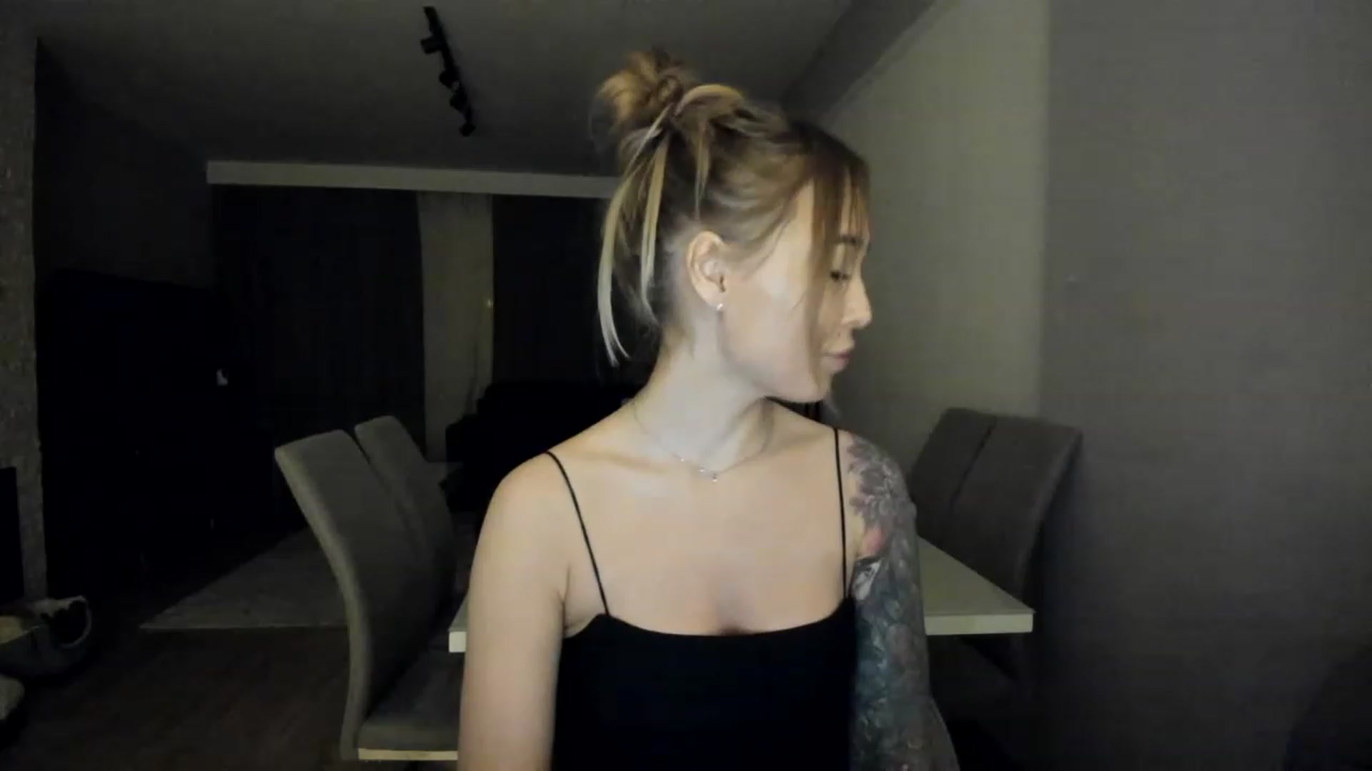 Gallery image thumbnail from AAA_Yas's myfreecams stream on, 03/02/2023, 21:40 image 4 of 20