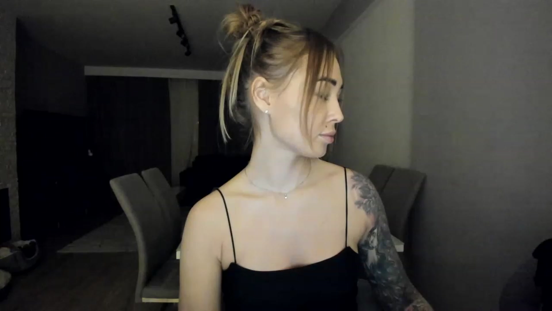 Gallery image thumbnail from AAA_Yas's myfreecams stream on, 03/02/2023, 21:40 image 14 of 20