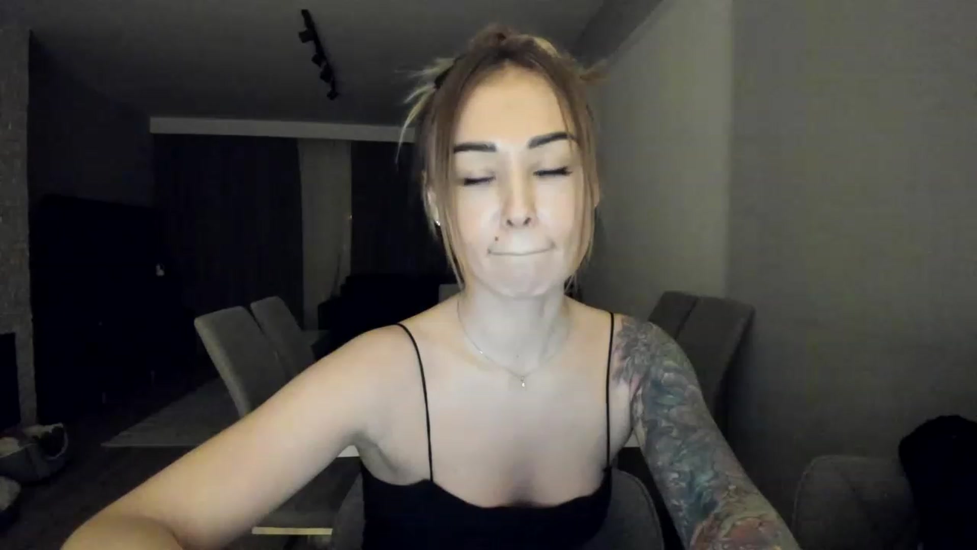 Gallery image thumbnail from AAA_Yas's myfreecams stream on, 03/02/2023, 21:58 image 6 of 20