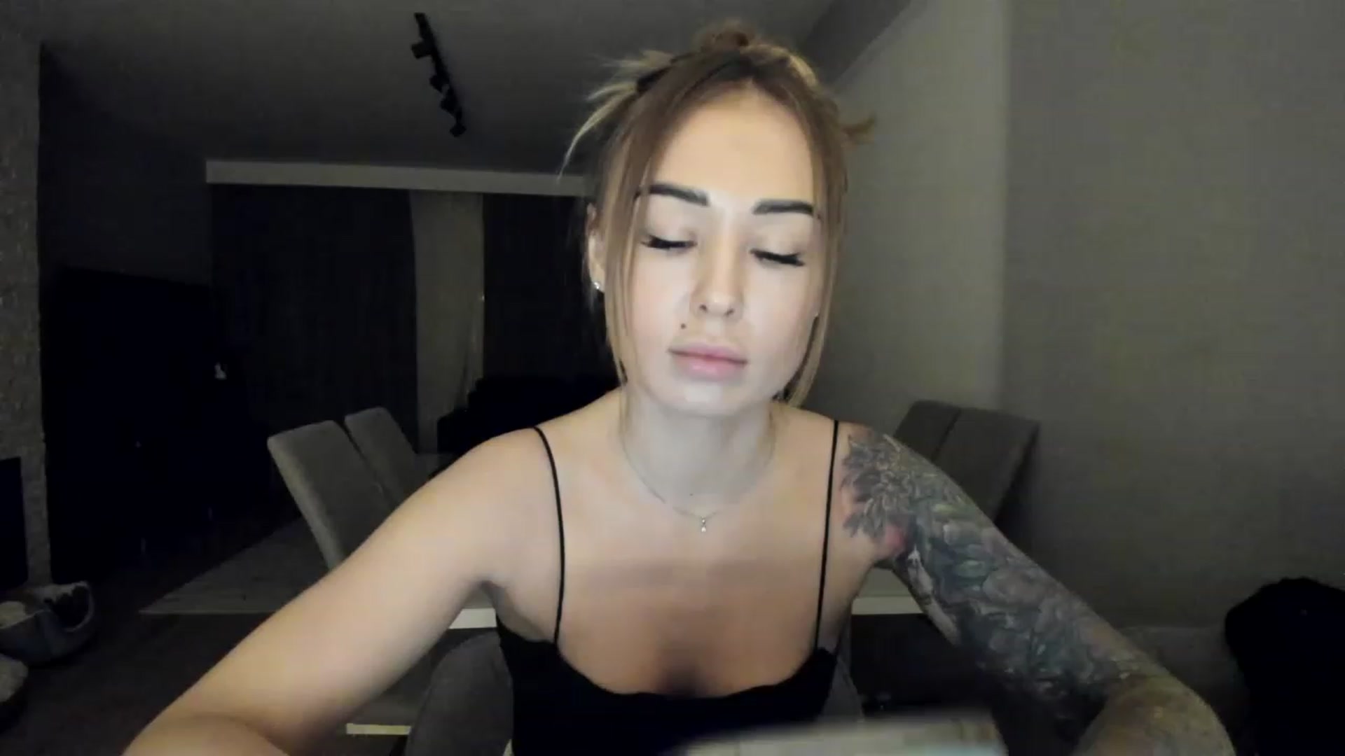 Gallery image thumbnail from AAA_Yas's myfreecams stream on, 03/02/2023, 21:58 image 9 of 20