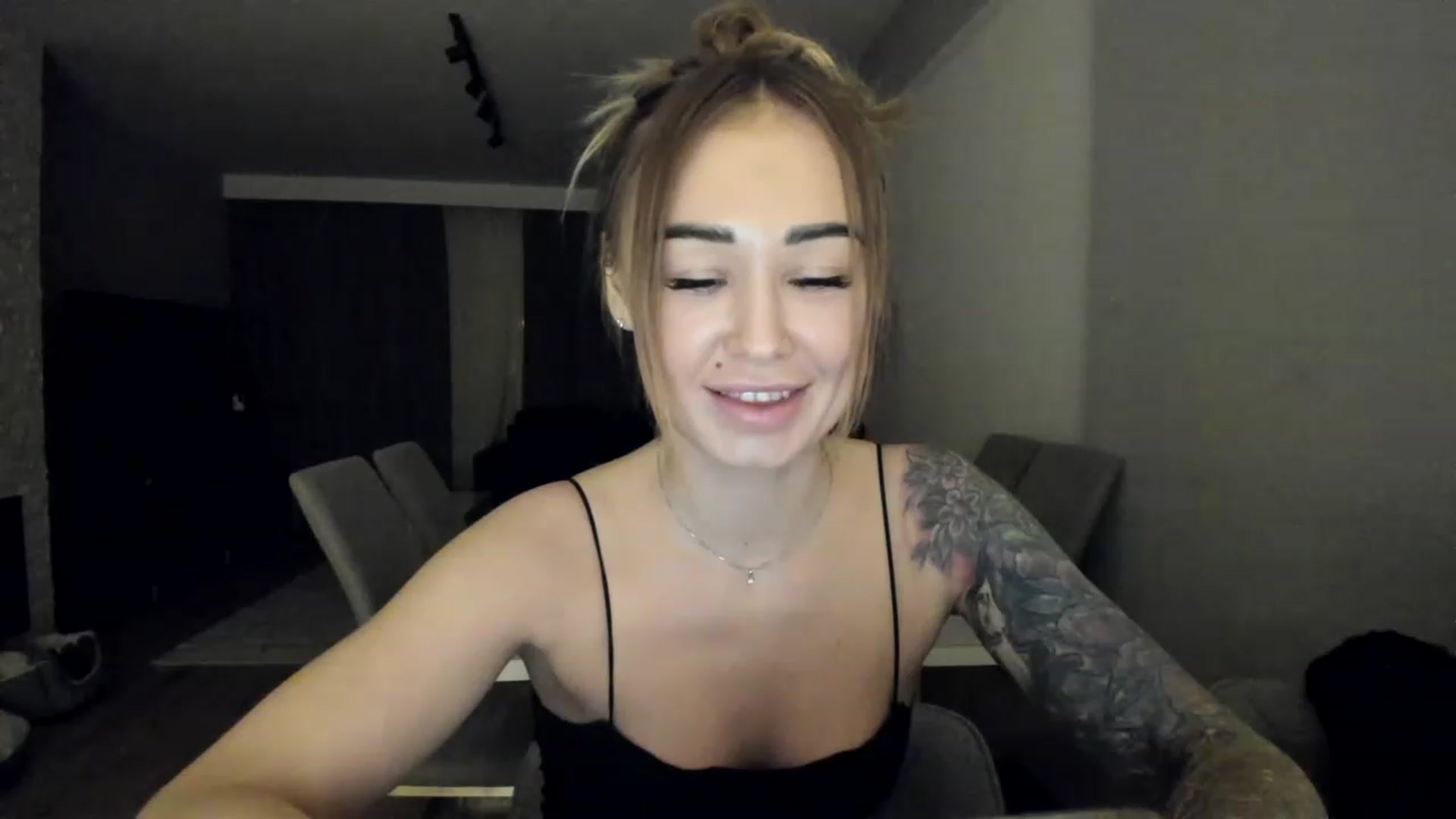 Gallery image thumbnail from AAA_Yas's myfreecams stream on, 03/02/2023, 21:58 image 3 of 20