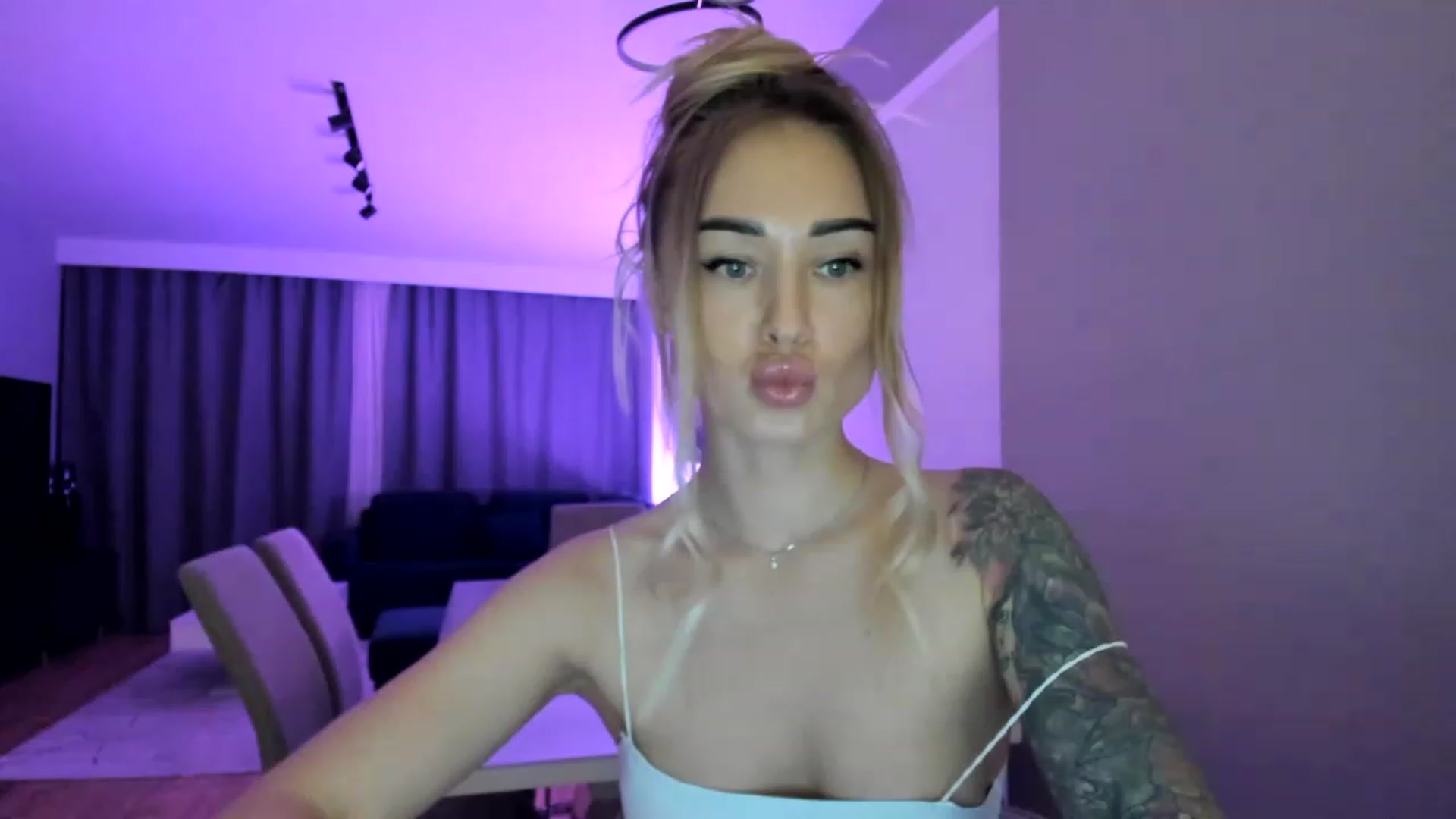 Gallery image thumbnail from AAA_Yas's myfreecams stream on, 03/16/2023, 19:05 image 17 of 20