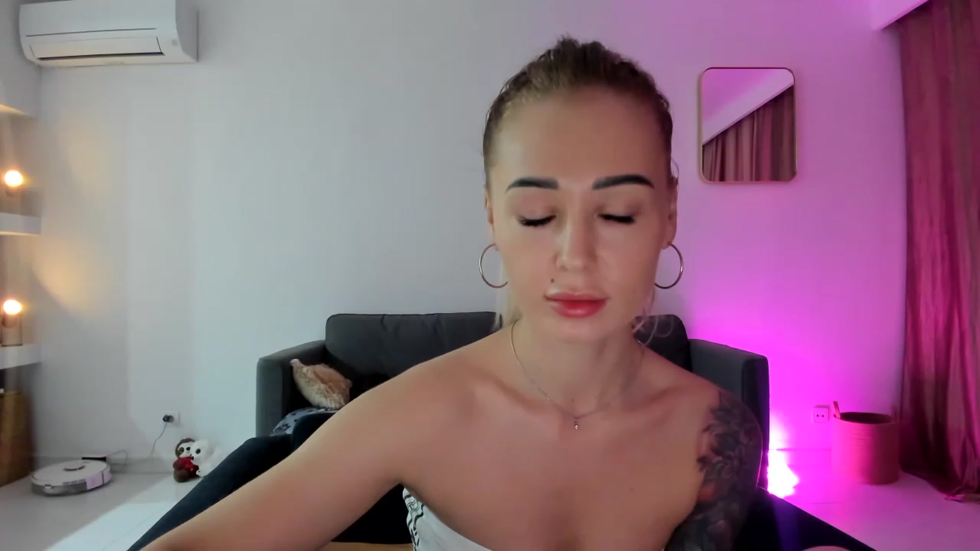 Gallery image thumbnail from AAA_Yas's myfreecams stream on, 04/18/2023, 20:36 image 2 of 20
