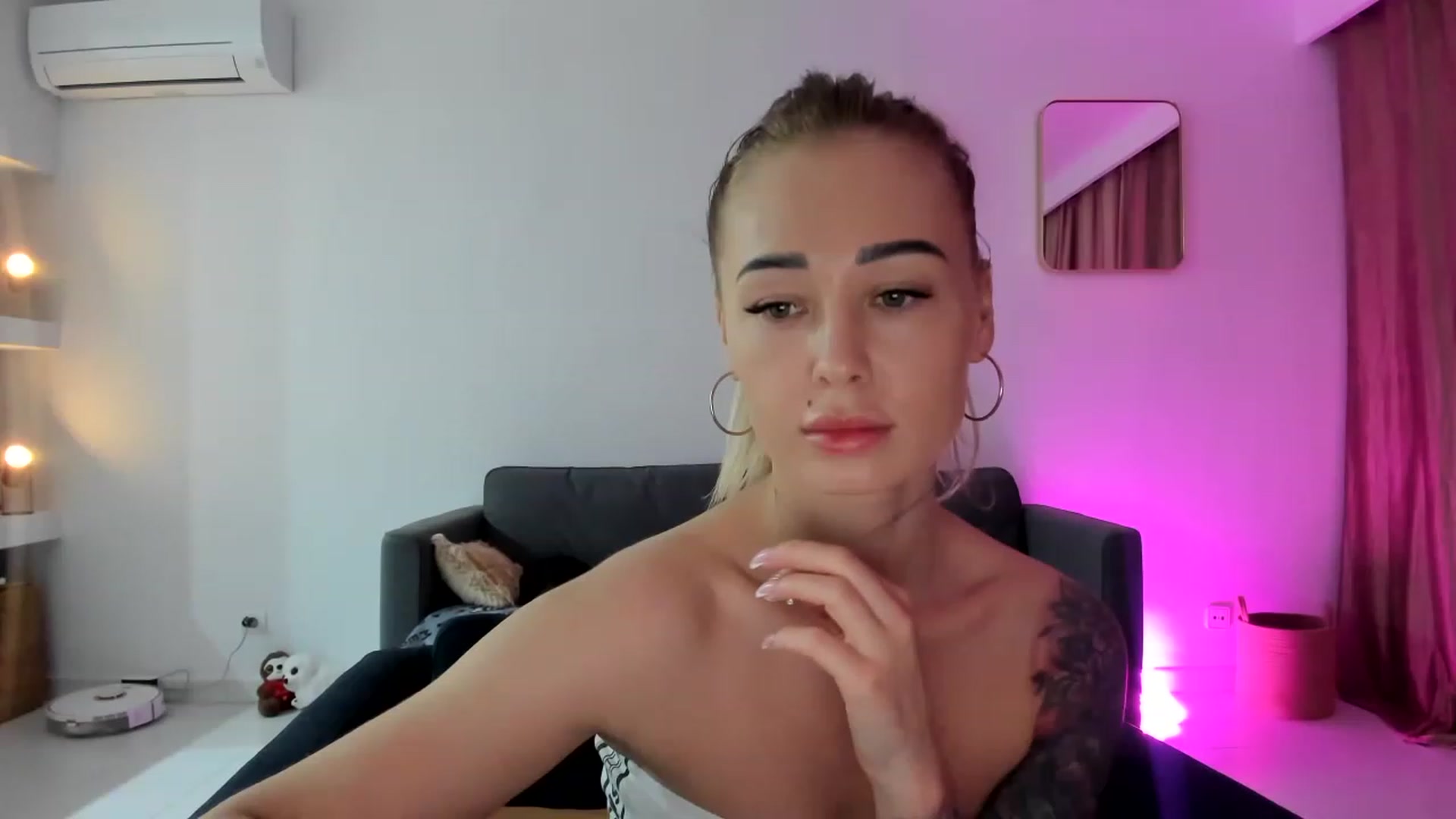 Gallery image thumbnail from AAA_Yas's myfreecams stream on, 04/18/2023, 20:36 image 4 of 20