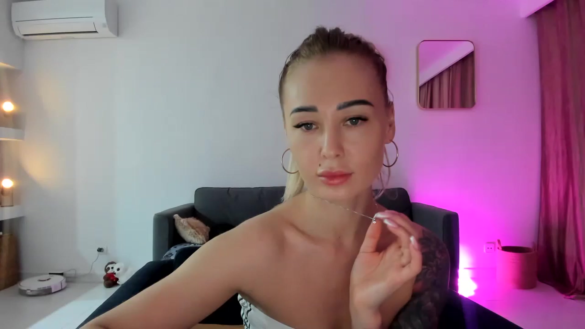 Gallery image thumbnail from AAA_Yas's myfreecams stream on, 04/18/2023, 20:36 image 3 of 20
