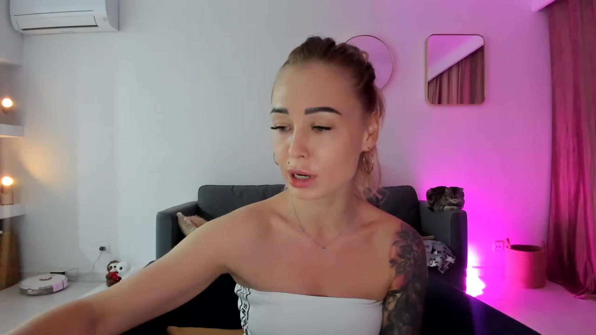 Gallery image thumbnail from AAA_Yas's myfreecams stream on, 04/18/2023, 20:36 image 18 of 20