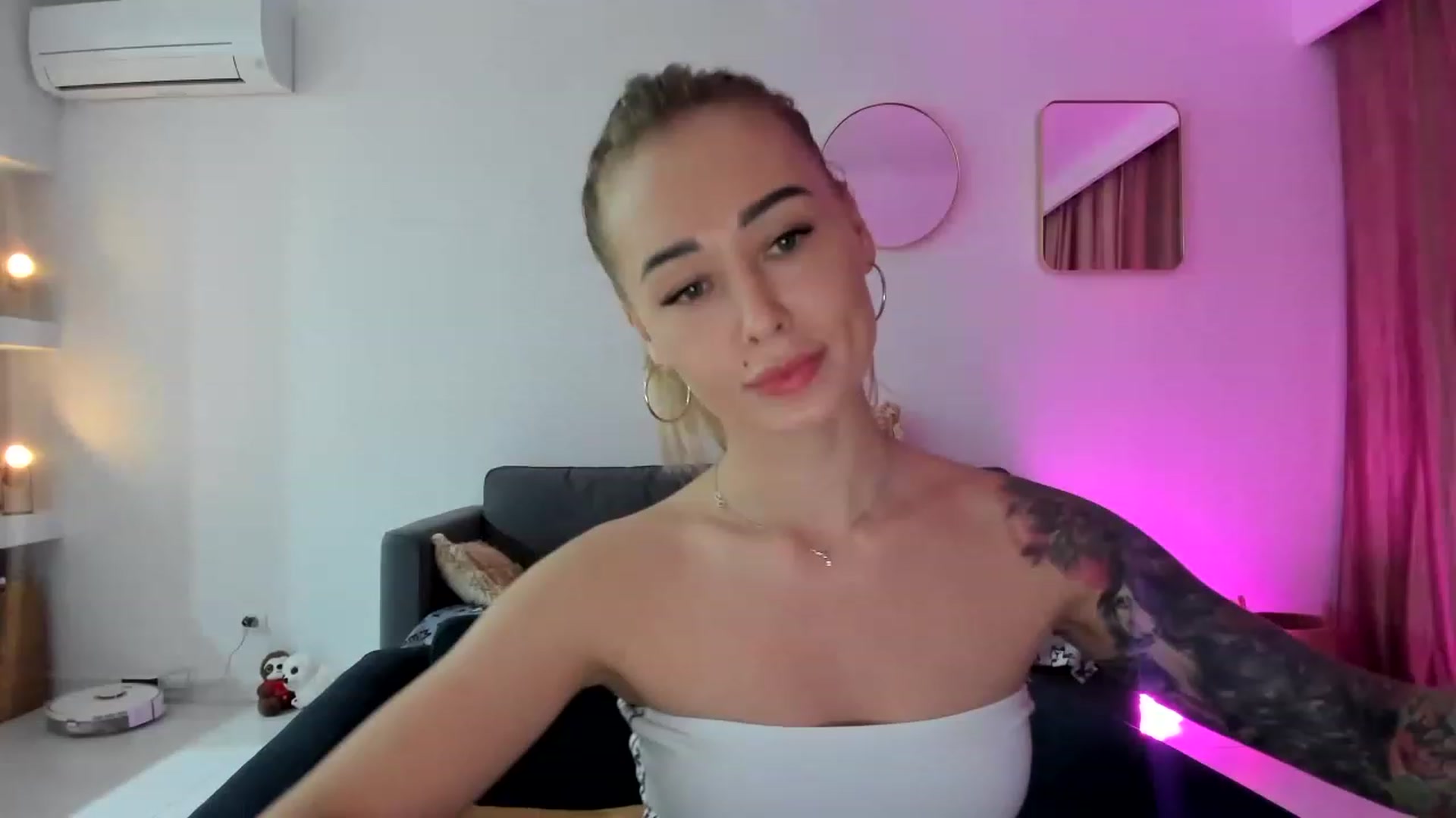 Gallery image thumbnail from AAA_Yas's myfreecams stream on, 04/18/2023, 20:36 image 11 of 20