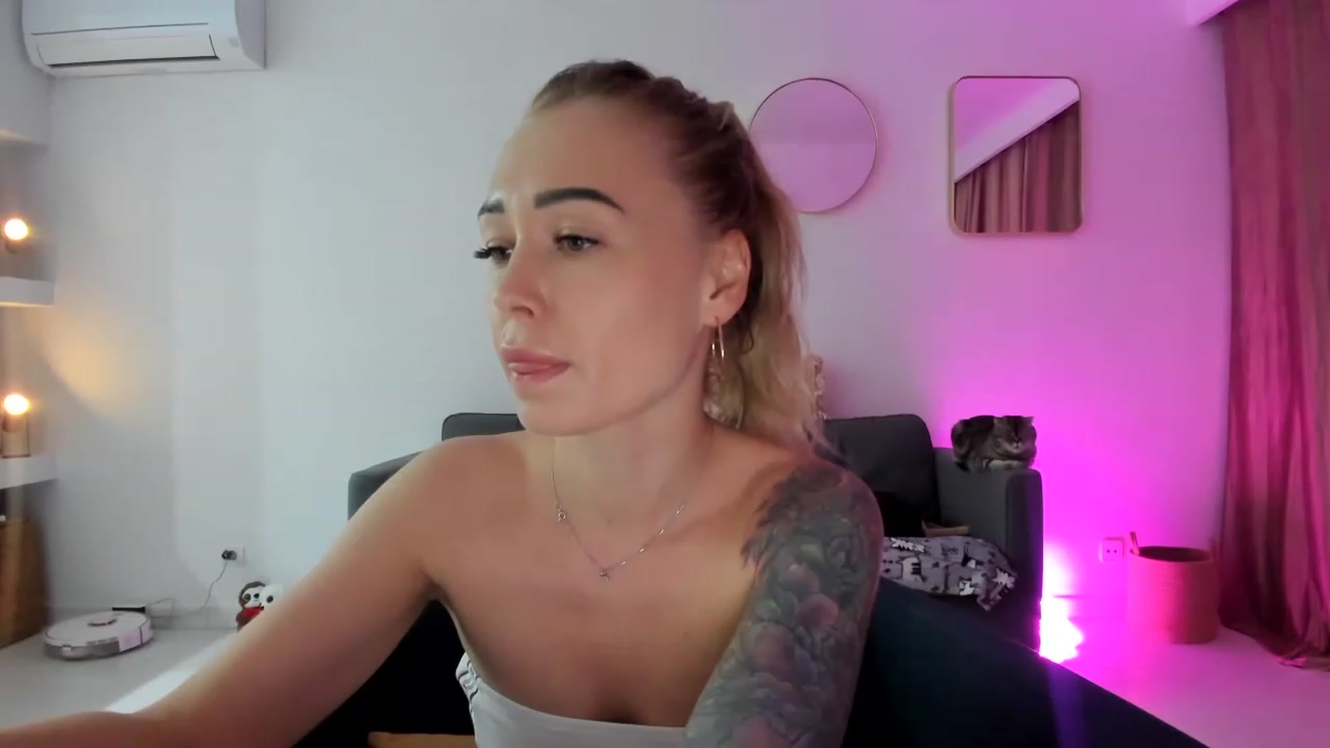 Gallery image thumbnail from AAA_Yas's myfreecams stream on, 04/18/2023, 20:36 image 17 of 20