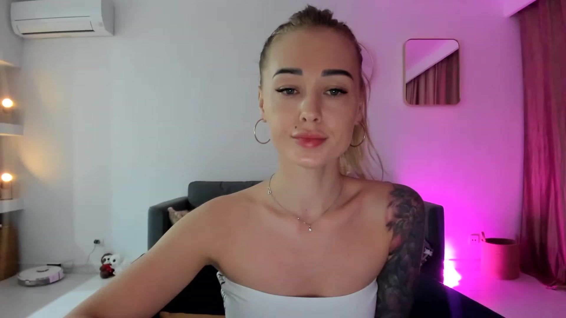 Gallery image thumbnail from AAA_Yas's myfreecams stream on, 04/18/2023, 20:36 image 10 of 20