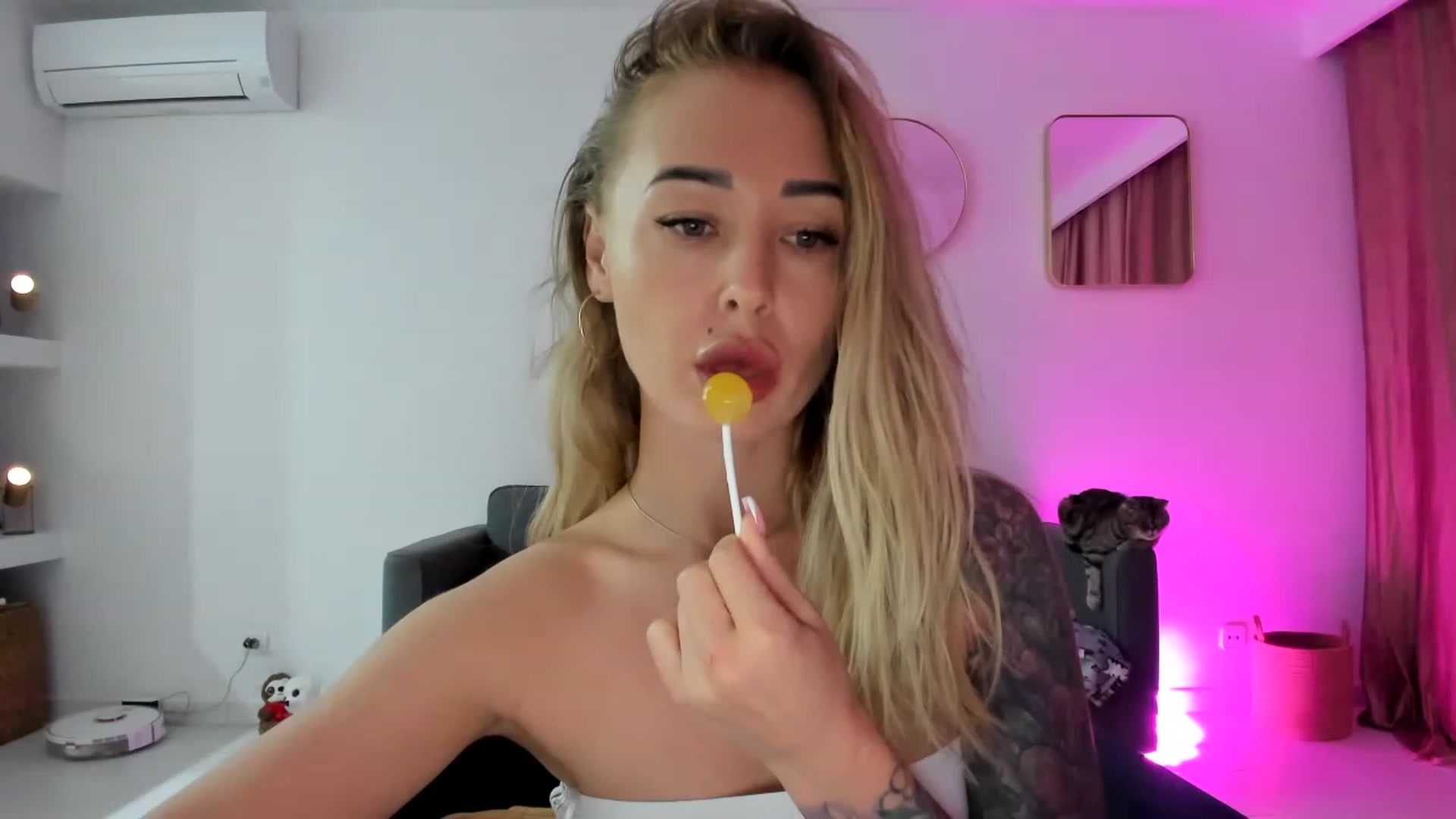 Gallery image thumbnail from AAA_Yas's myfreecams stream on, 04/18/2023, 22:44 image 4 of 20