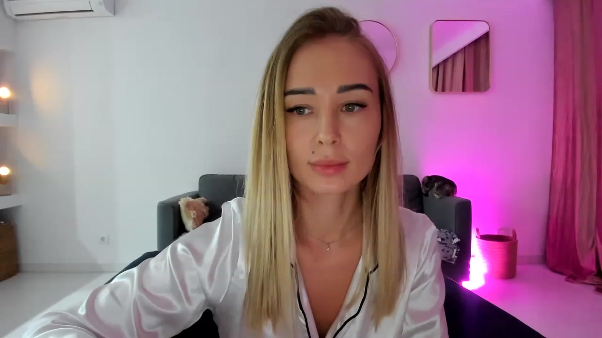Gallery image thumbnail from AAA_Yas's myfreecams stream on, 04/19/2023, 21:43 image 7 of 20