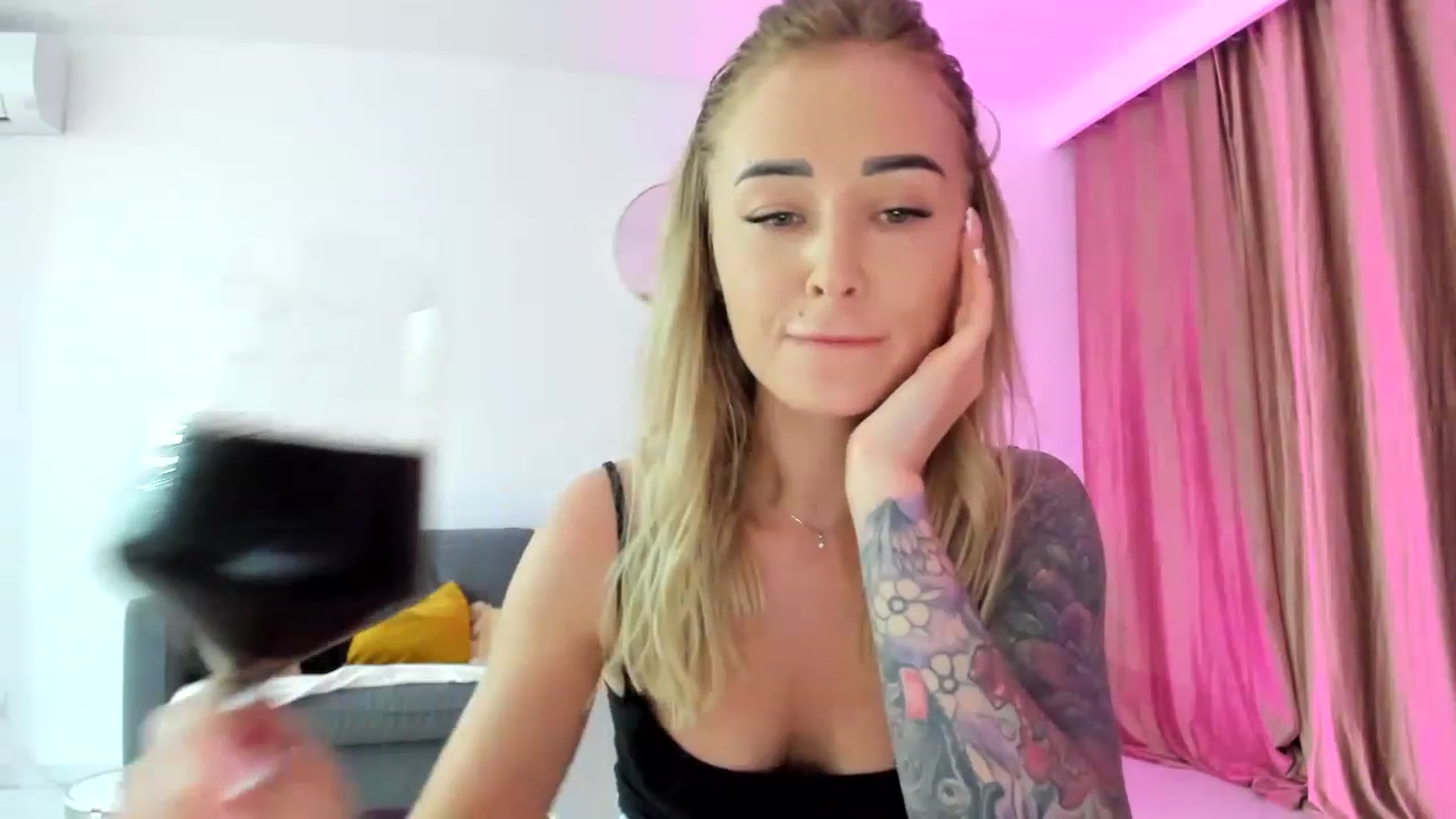 Gallery image thumbnail from AAA_Yas's myfreecams stream on, 04/22/2023, 24:59 image 10 of 20
