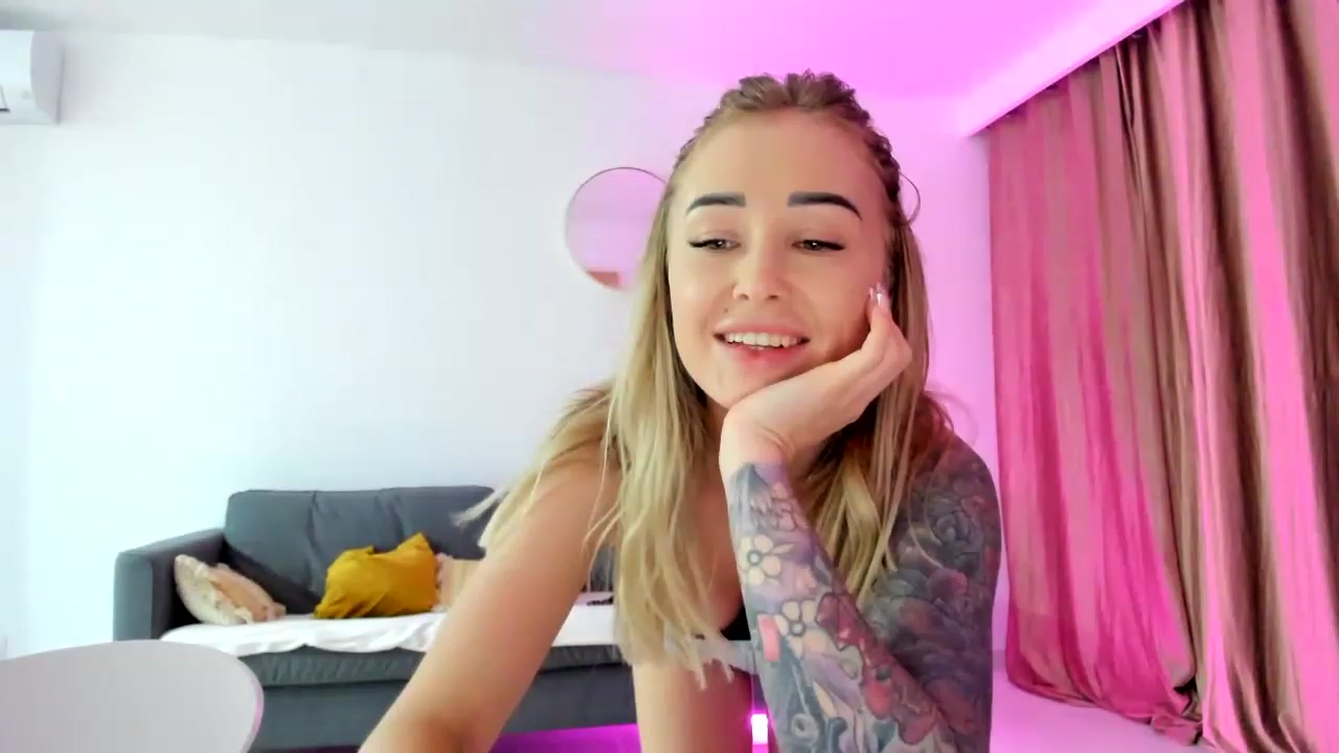 Gallery image thumbnail from AAA_Yas's myfreecams stream on, 04/22/2023, 24:59 image 13 of 20