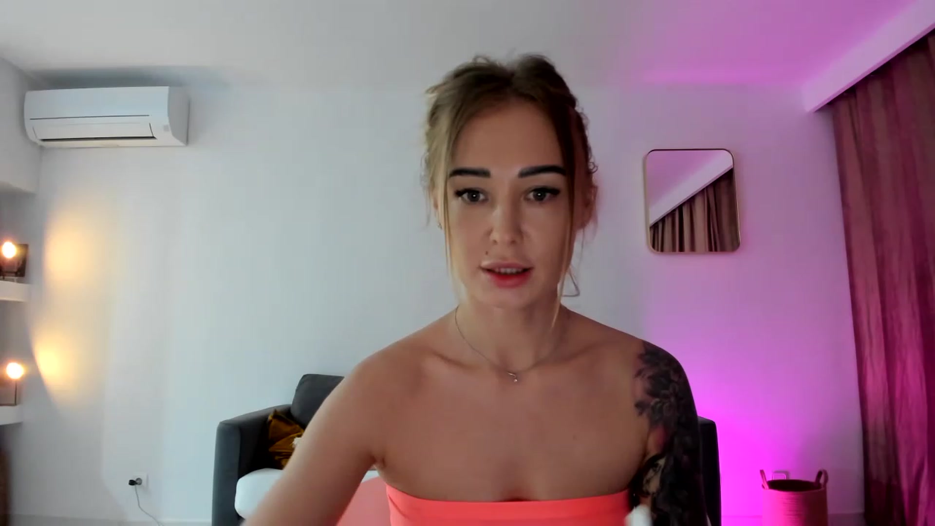 Gallery image thumbnail from AAA_Yas's myfreecams stream on, 05/08/2023, 21:38 image 14 of 20