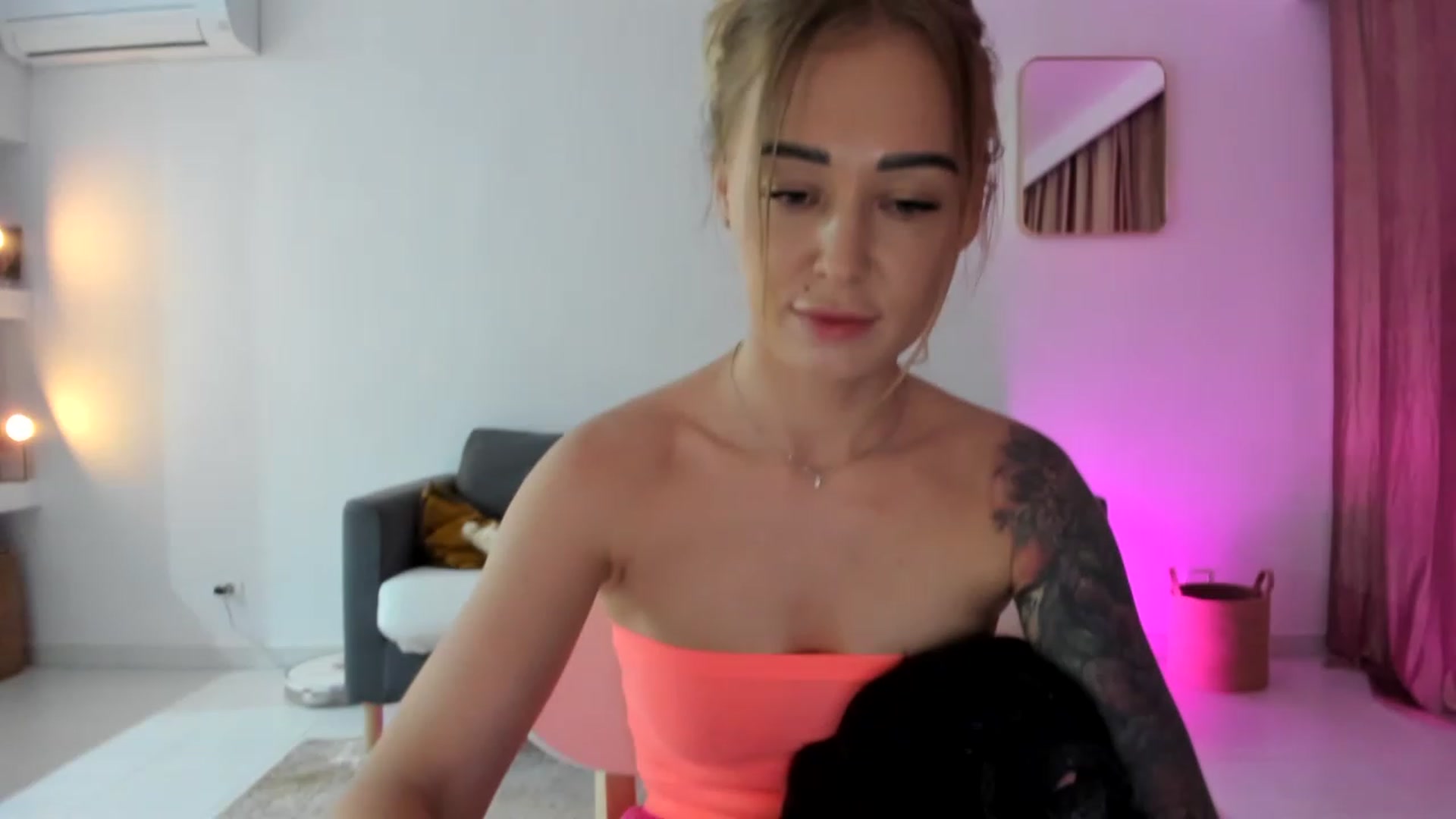 Gallery image thumbnail from AAA_Yas's myfreecams stream on, 05/08/2023, 21:38 image 19 of 20