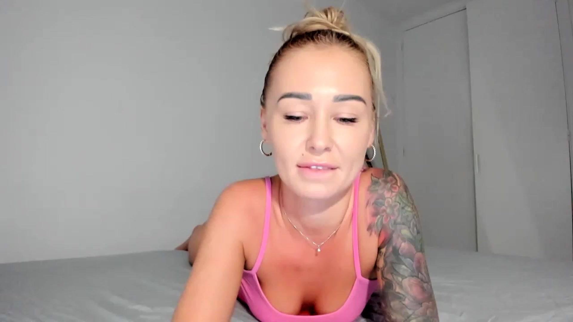 Gallery image thumbnail from AAA_Yas's myfreecams stream on, 06/30/2023, 23:05 image 8 of 20