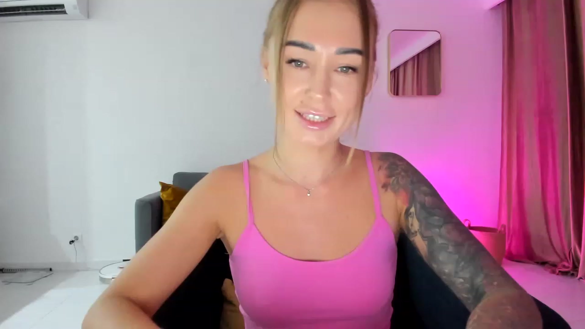Gallery image thumbnail from AAA_Yas's myfreecams stream on, 07/03/2023, 20:21 image 16 of 20