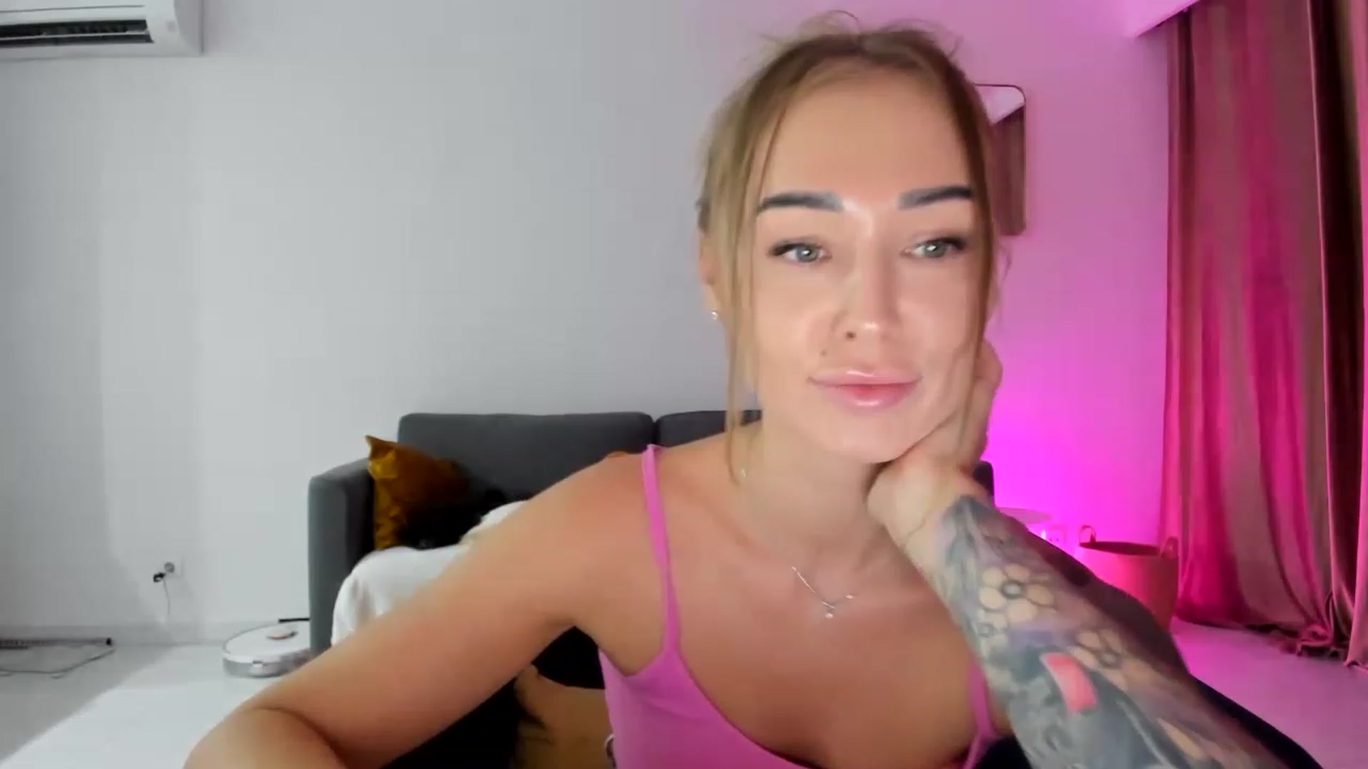 Gallery image thumbnail from AAA_Yas's myfreecams stream on, 07/03/2023, 20:21 image 17 of 20