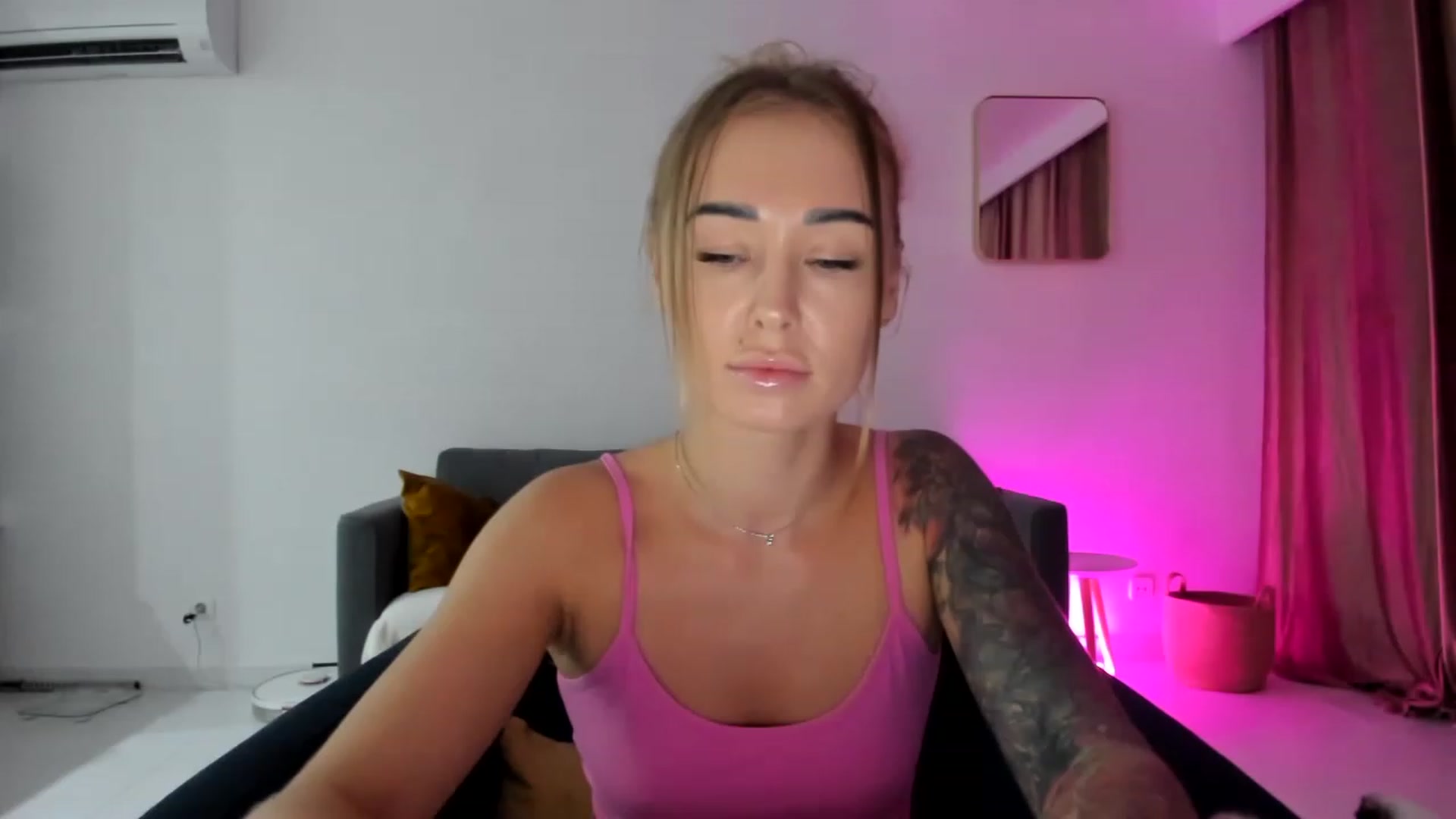 Gallery image thumbnail from AAA_Yas's myfreecams stream on, 07/03/2023, 20:21 image 10 of 20