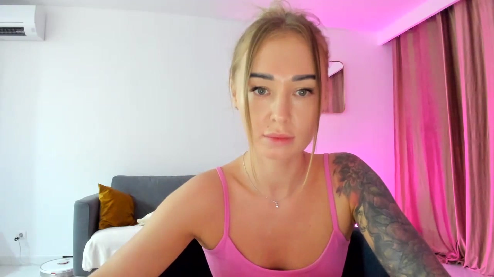 Gallery image thumbnail from AAA_Yas's myfreecams stream on, 07/03/2023, 22:58 image 18 of 20