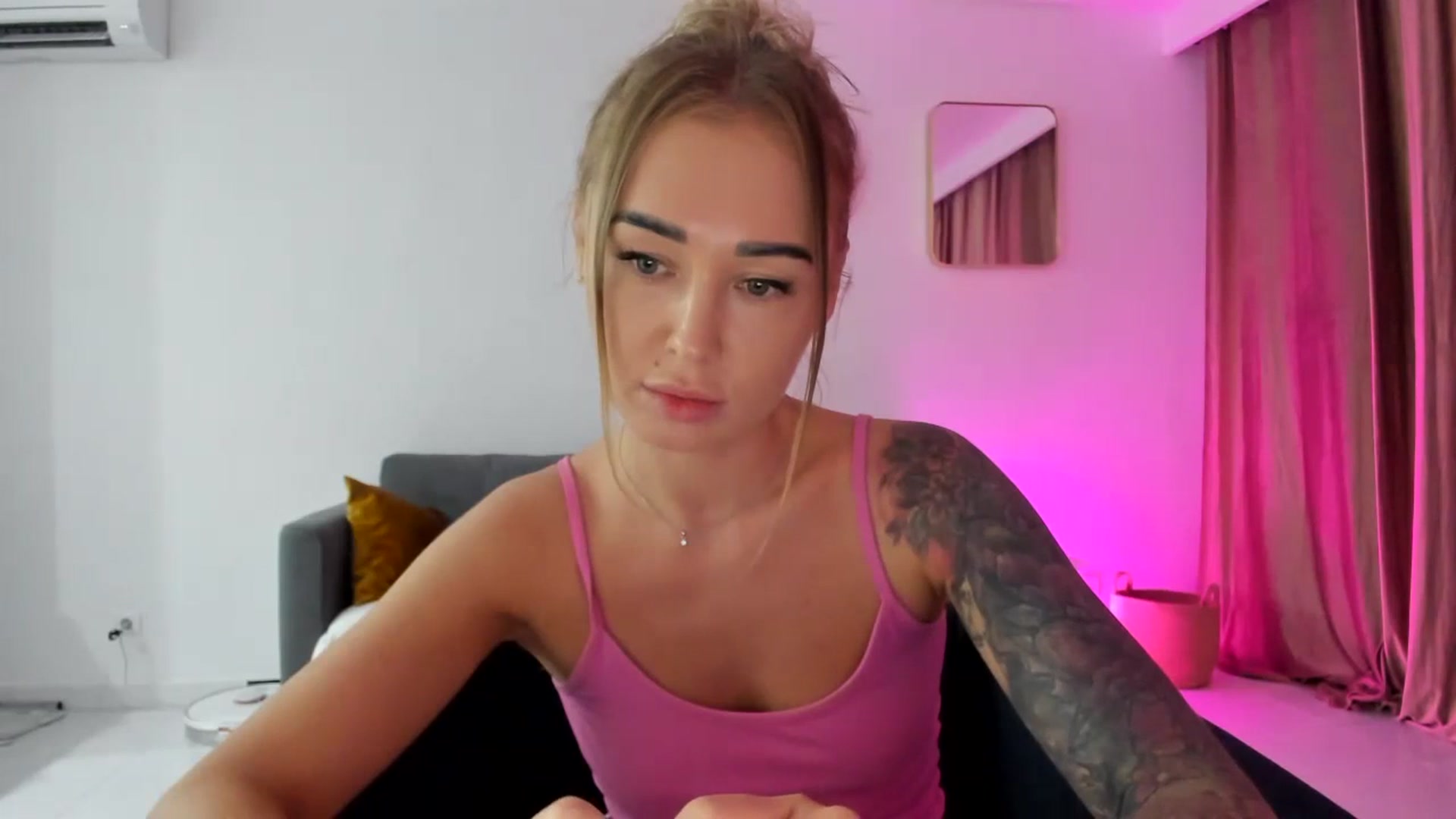 Gallery image thumbnail from AAA_Yas's myfreecams stream on, 07/03/2023, 22:58 image 3 of 20