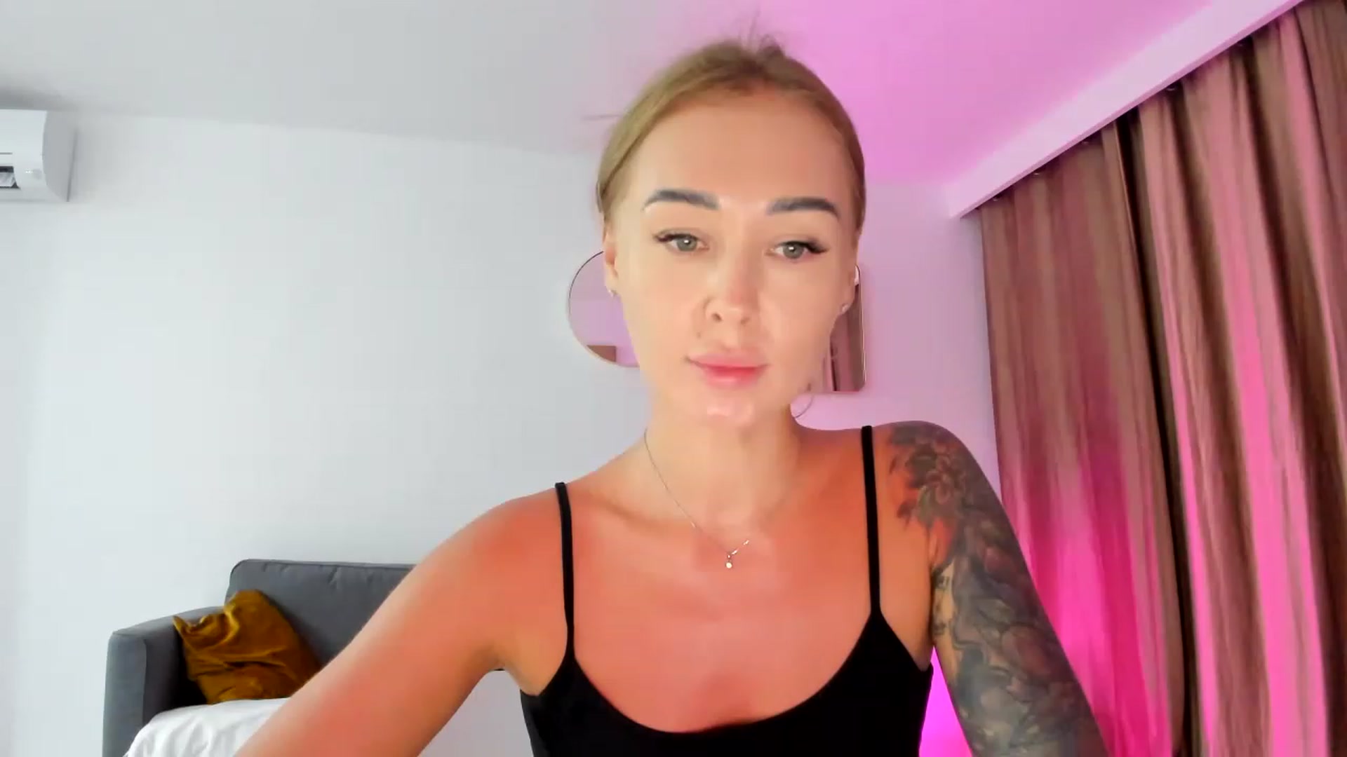 Gallery image thumbnail from AAA_Yas's myfreecams stream on, 07/12/2023, 20:43 image 6 of 20