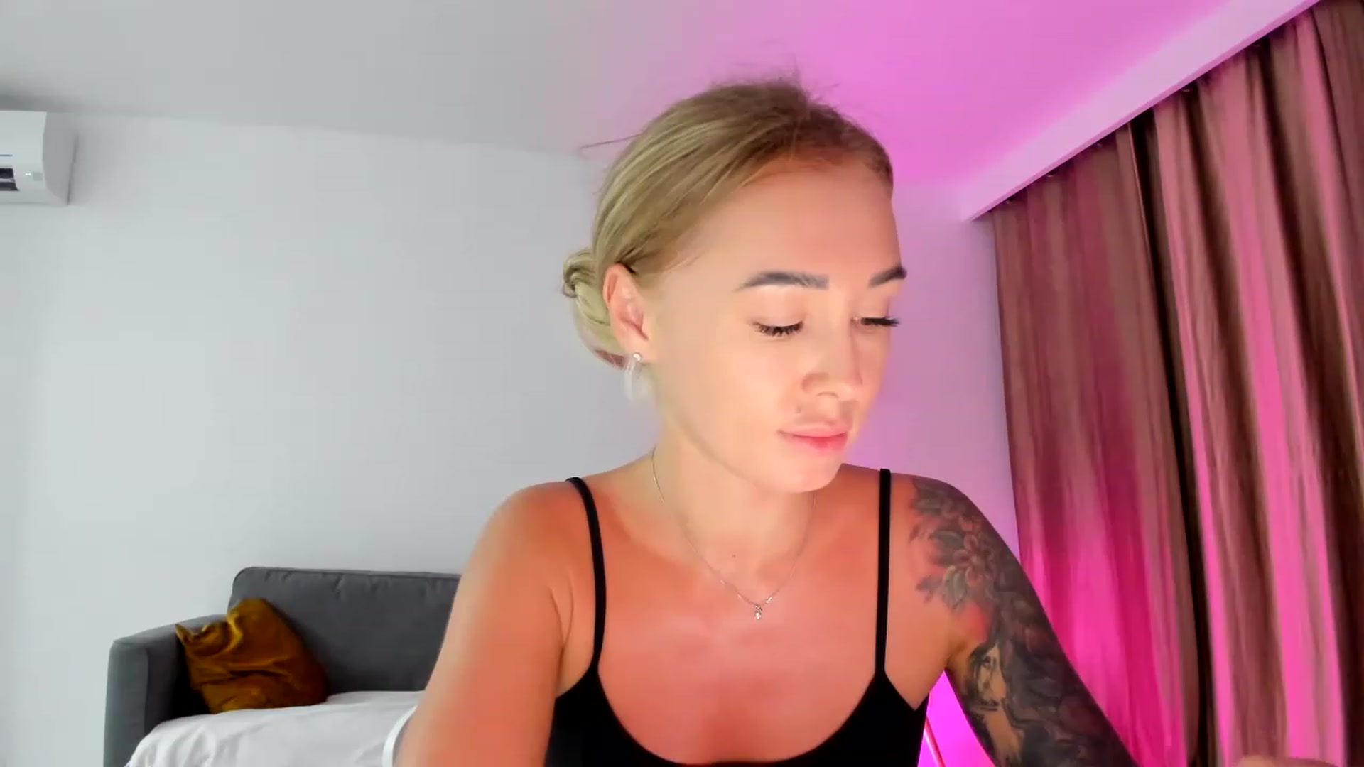 Gallery image thumbnail from AAA_Yas's myfreecams stream on, 07/12/2023, 20:43 image 1 of 20