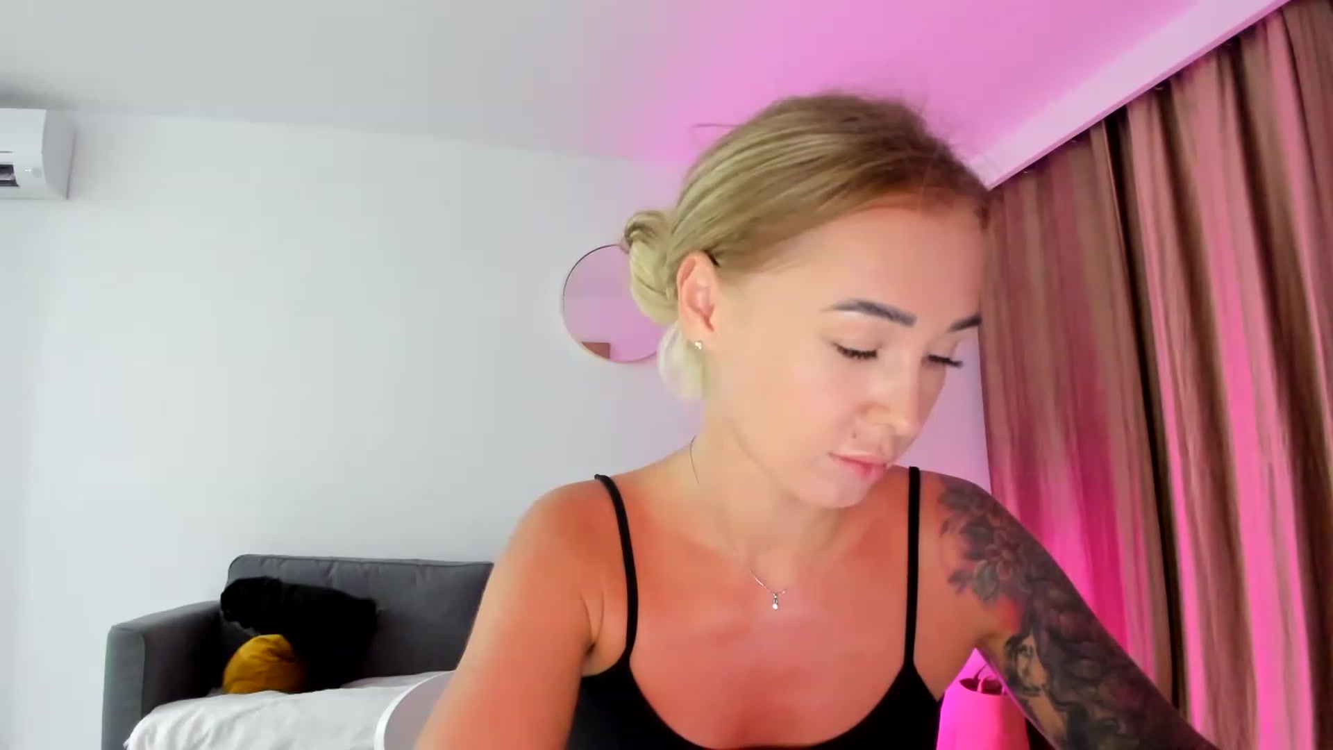Gallery image thumbnail from AAA_Yas's myfreecams stream on, 07/12/2023, 20:43 image 9 of 20