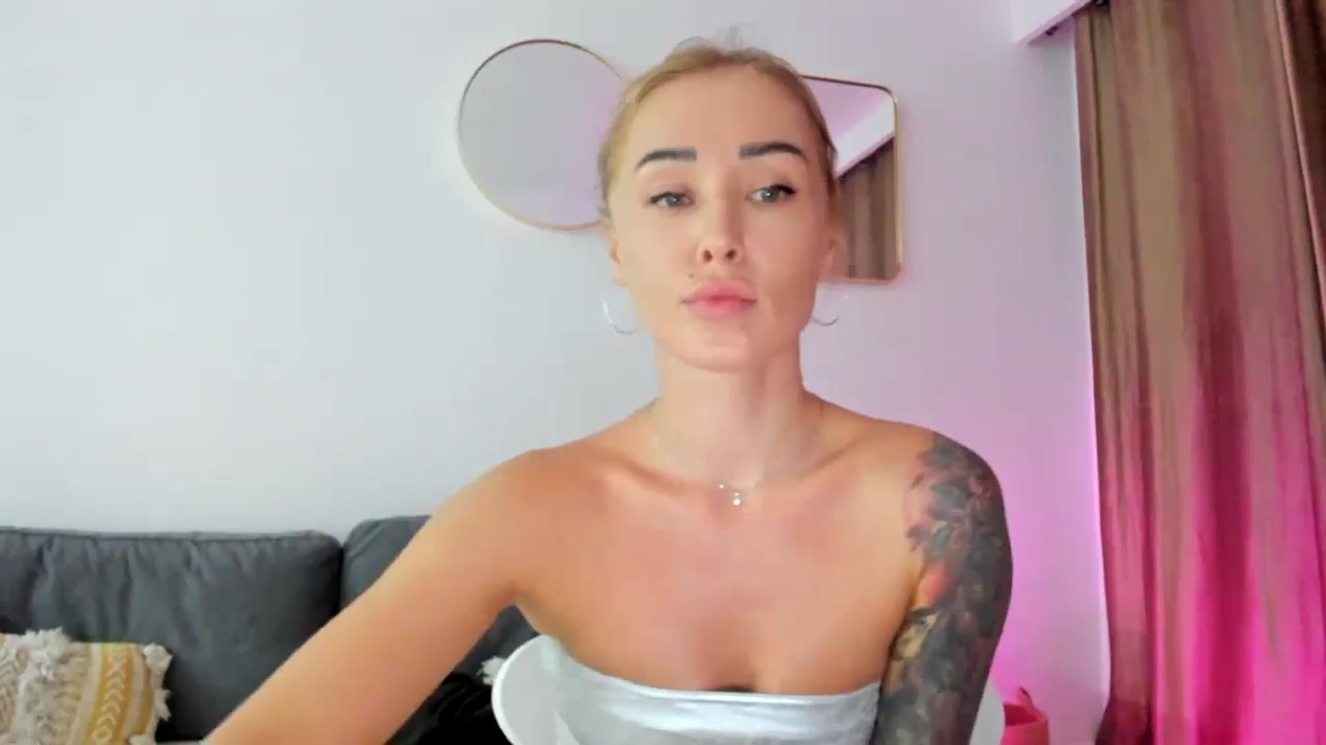 Gallery image thumbnail from AAA_Yas's myfreecams stream on, 08/05/2023, 20:58 image 3 of 20