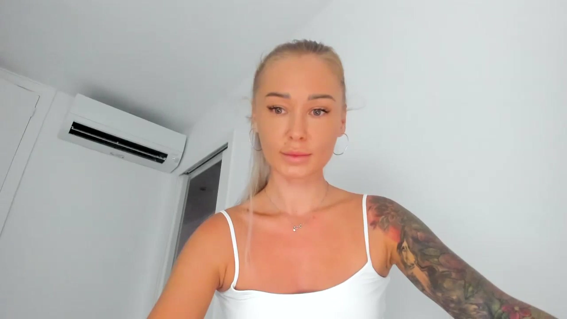 Gallery image thumbnail from AAA_Yas's myfreecams stream on, 08/31/2023, 18:21 image 10 of 20
