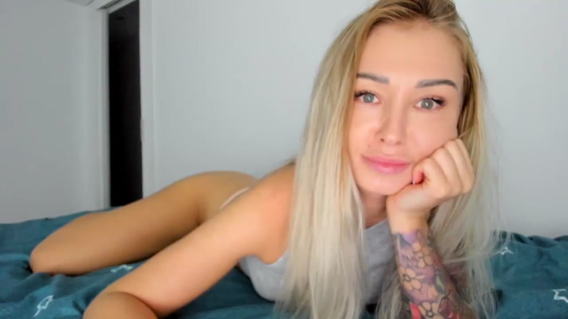 Gallery image thumbnail from AAA_Yas's myfreecams stream on, 10/07/2023, 21:10 image 12 of 20