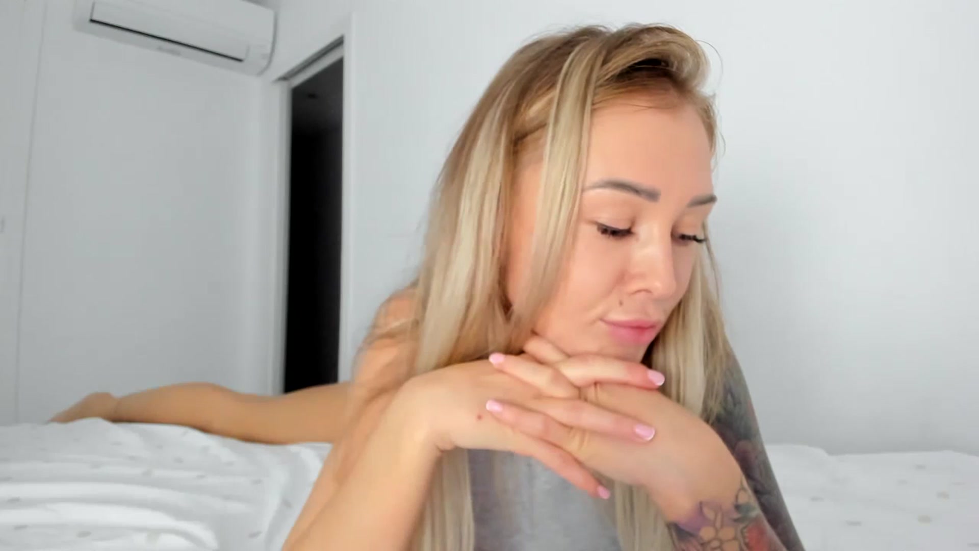 Gallery image thumbnail from AAA_Yas's myfreecams stream on, 10/17/2023, 23:06 image 11 of 20