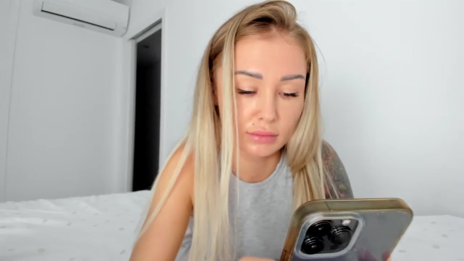 Gallery image thumbnail from AAA_Yas's myfreecams stream on, 10/17/2023, 23:06 image 8 of 20