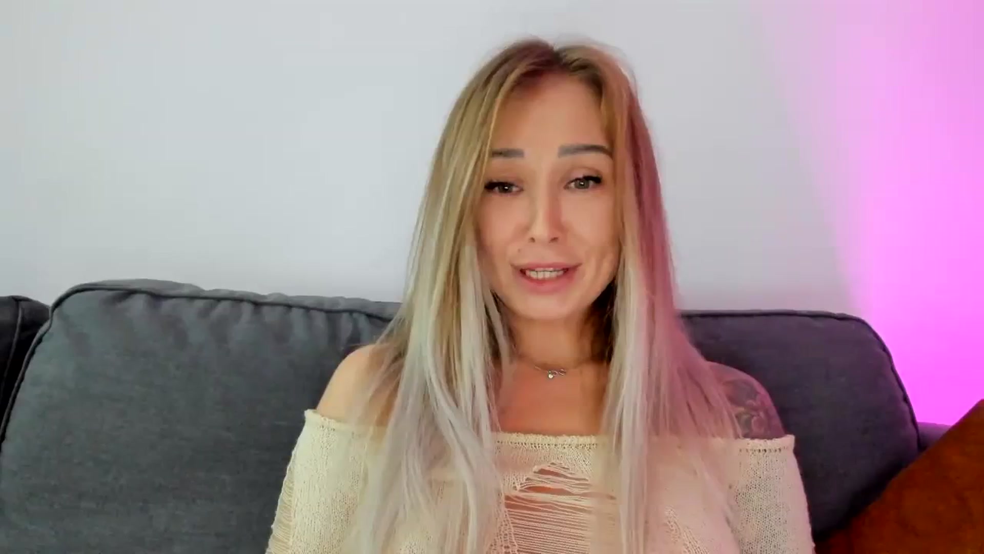 Gallery image thumbnail from AAA_Yas's myfreecams stream on, 10/20/2023, 23:12 image 8 of 20