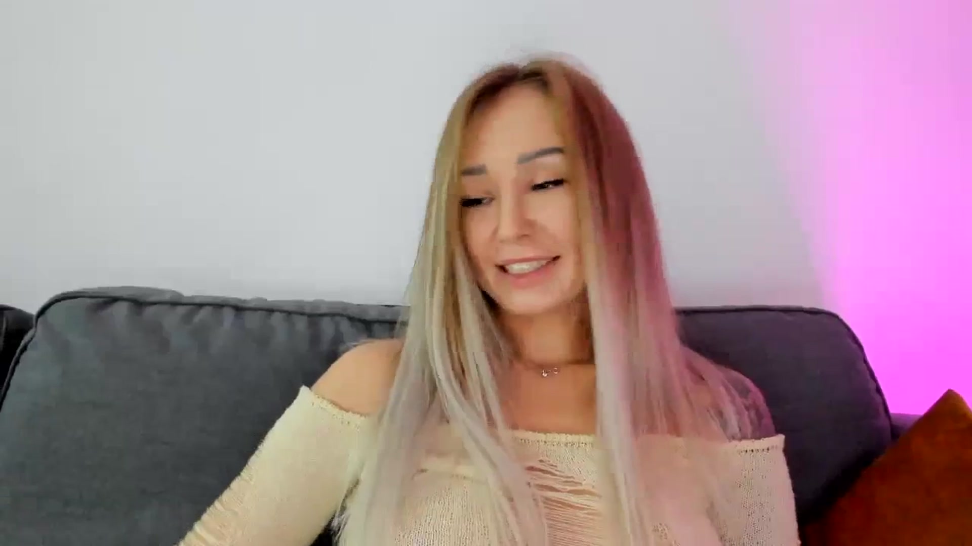 Gallery image thumbnail from AAA_Yas's myfreecams stream on, 10/20/2023, 23:12 image 9 of 20