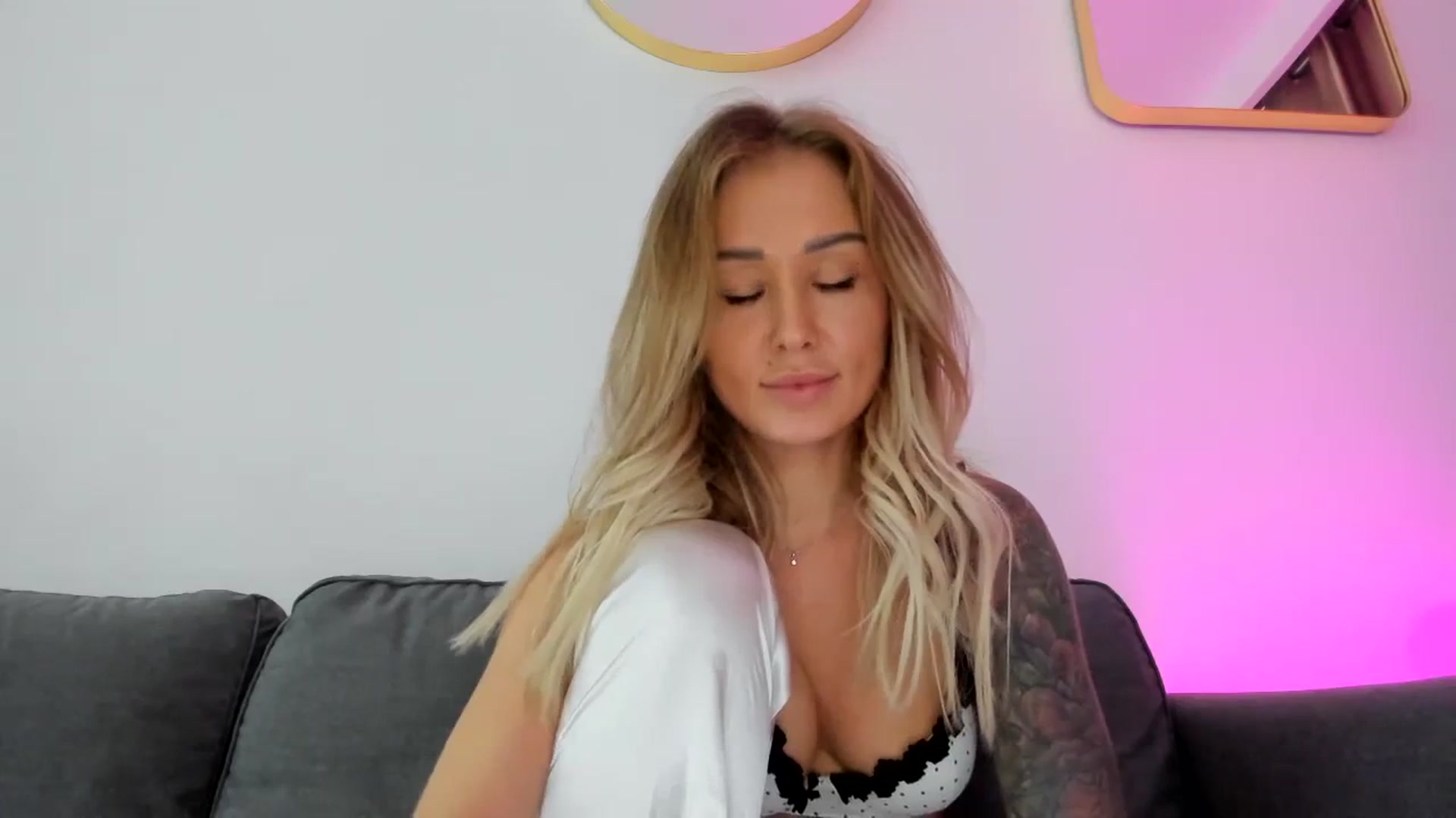 Gallery image thumbnail from AAA_Yas's myfreecams stream on, 10/24/2023, 21:50 image 18 of 20